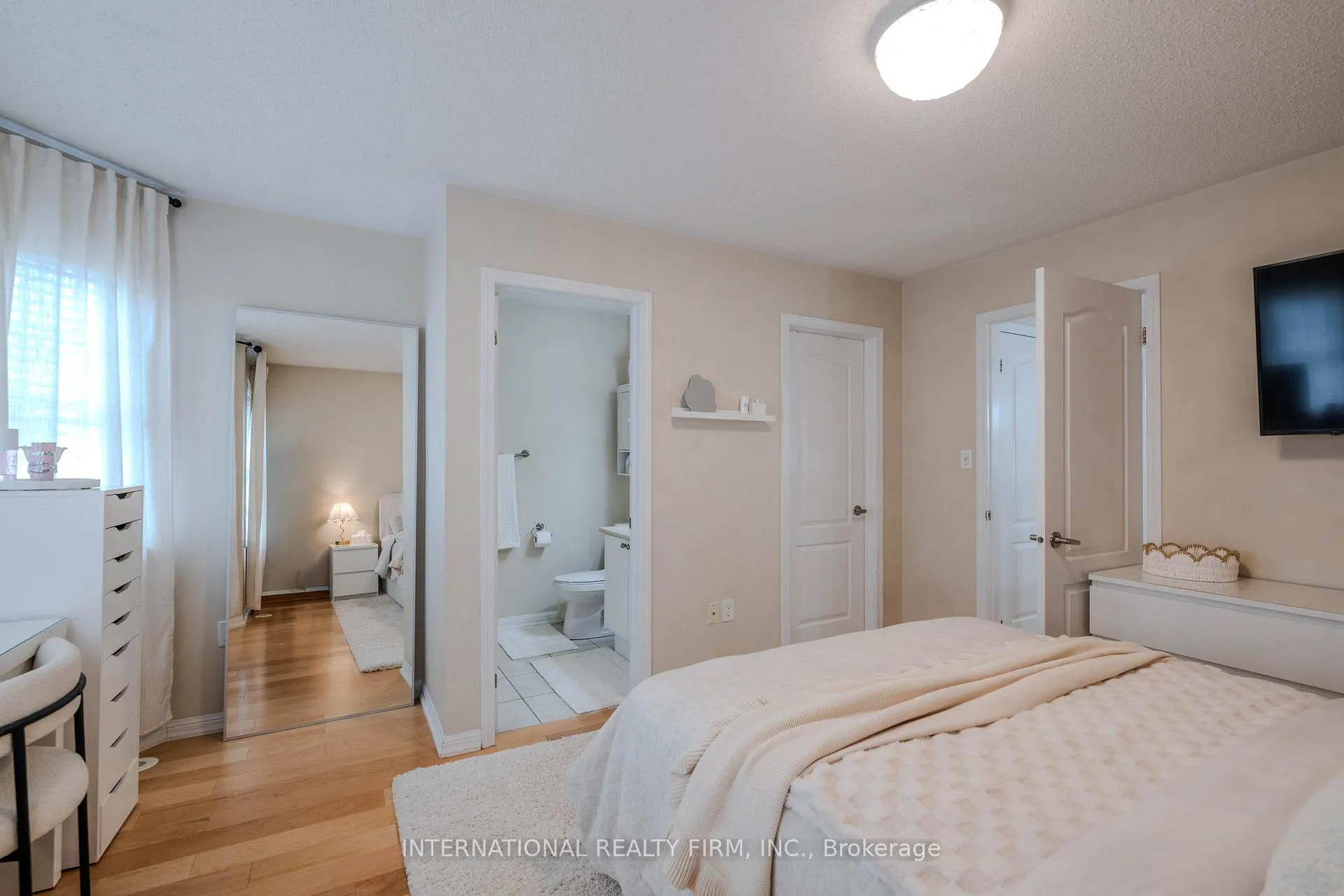Photo 19 of 947 Deverell Place, Milton, Coates — HOMEH