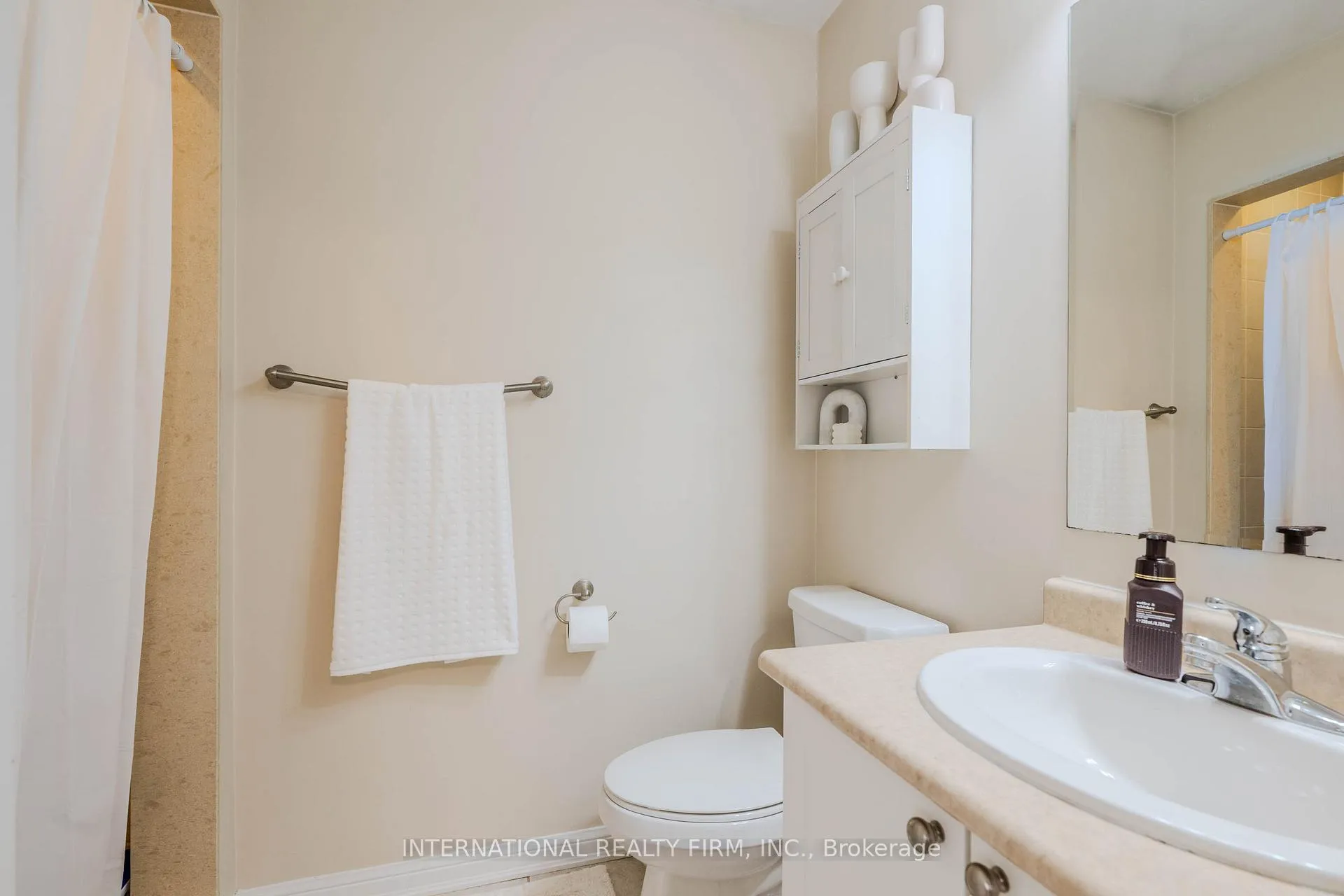 Photo 22 of 947 Deverell Place, Milton, Coates — HOMEH