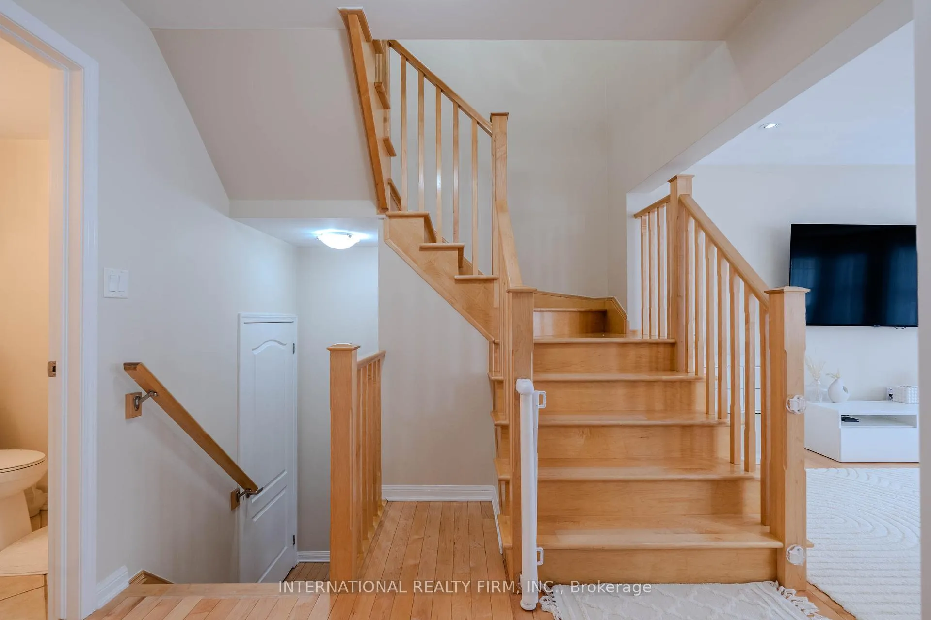 Photo 23 of 947 Deverell Place, Milton, Coates — HOMEH
