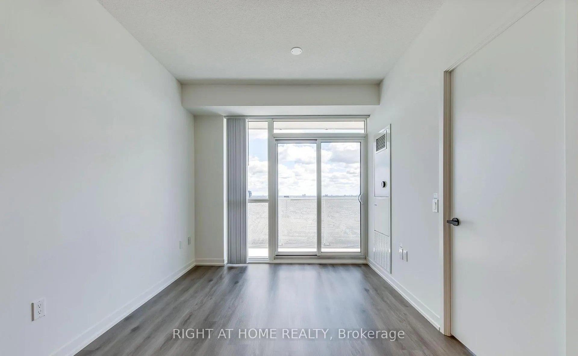 Photo 5 of Unit 1006, 28 Interchange Way, Vaughan, Vaughan Corporate Centre — HOMEH
