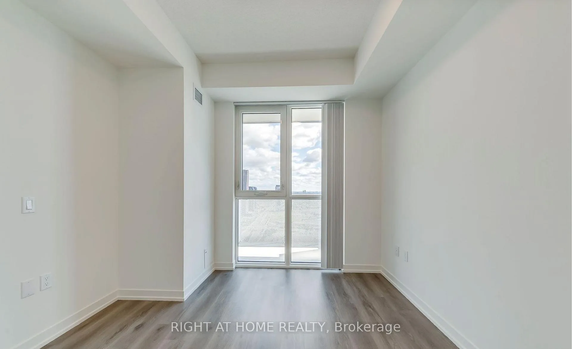 Photo 6 of Unit 1006, 28 Interchange Way, Vaughan, Vaughan Corporate Centre — HOMEH