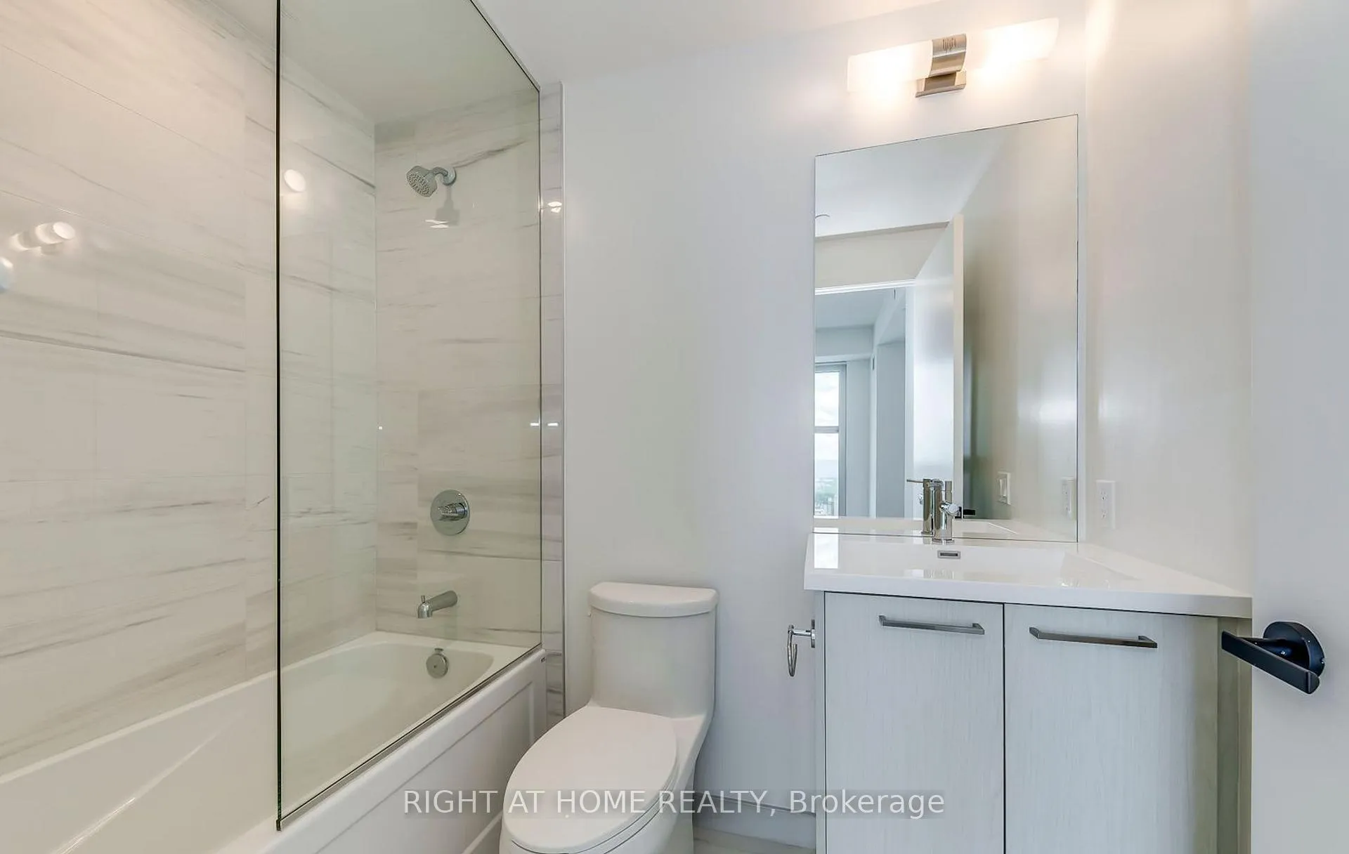 Photo 7 of Unit 1006, 28 Interchange Way, Vaughan, Vaughan Corporate Centre — HOMEH
