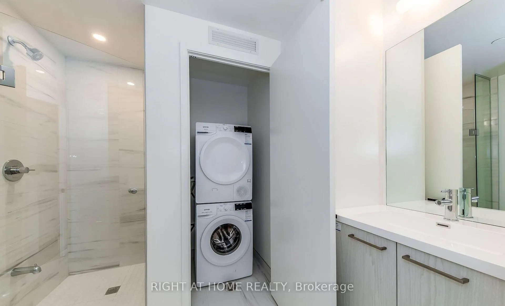 Photo 10 of Unit 1006, 28 Interchange Way, Vaughan, Vaughan Corporate Centre — HOMEH