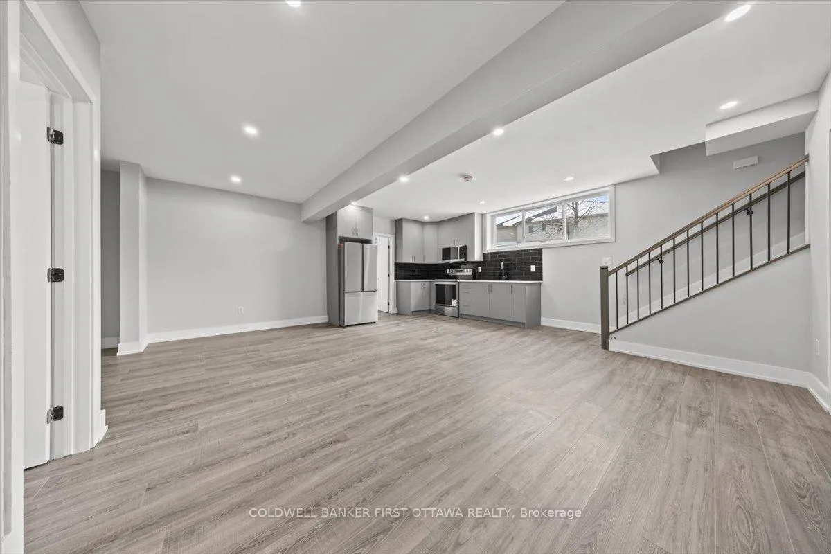 Photo 4 of Unit B, 20 Inverkip Avenue, Ottawa, Hunt Club Park/Greenboro — HOMEH