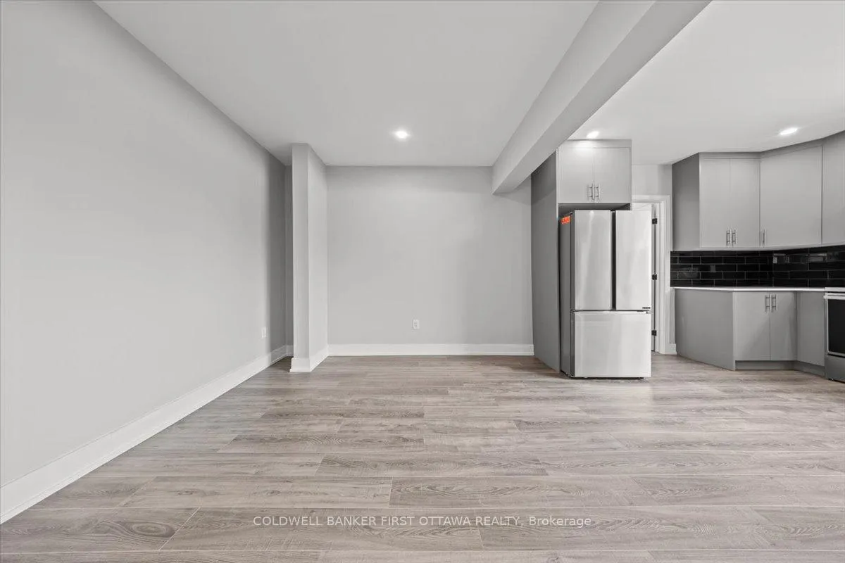 Photo 5 of Unit B, 20 Inverkip Avenue, Ottawa, Hunt Club Park/Greenboro — HOMEH