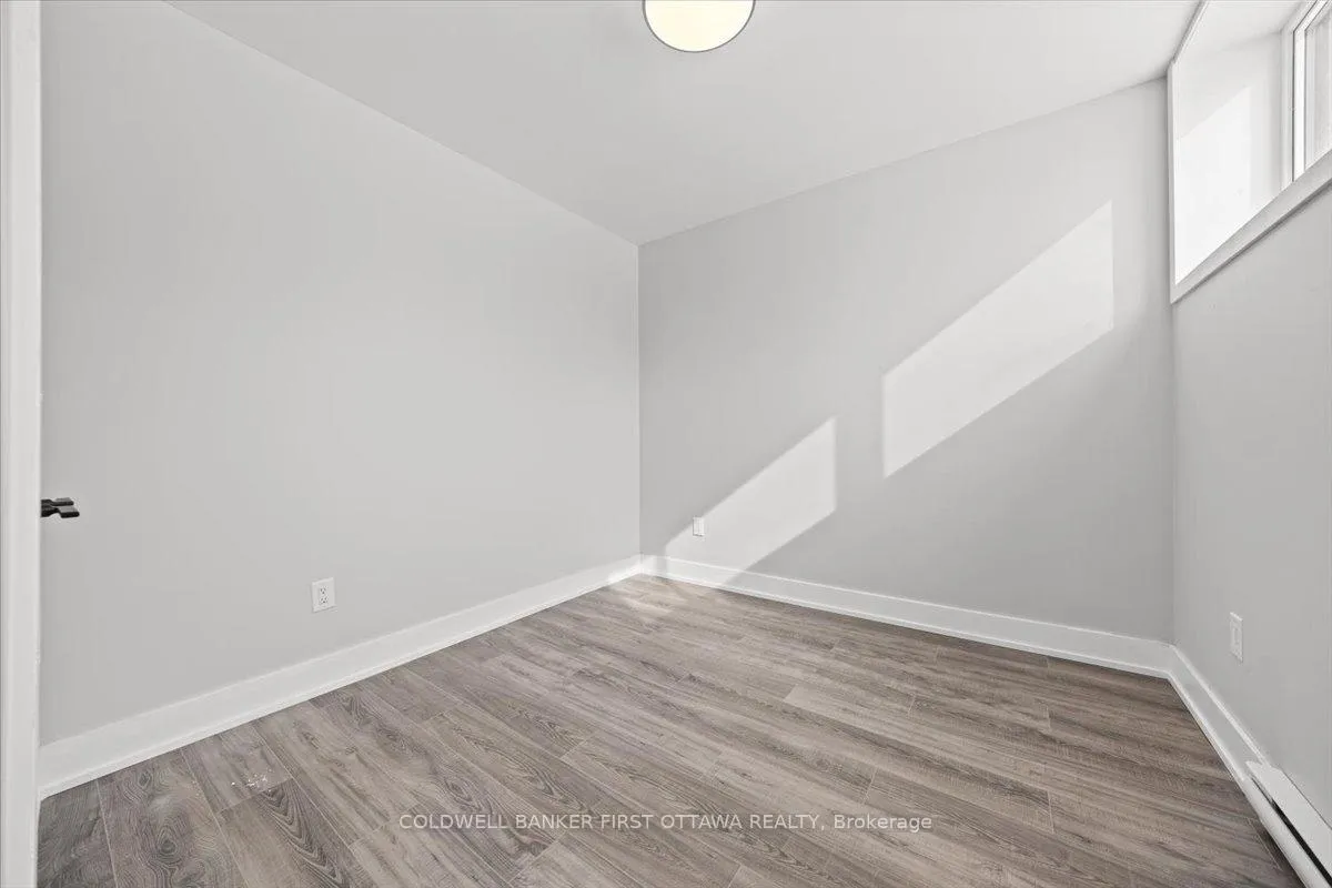 Photo 9 of Unit B, 20 Inverkip Avenue, Ottawa, Hunt Club Park/Greenboro — HOMEH