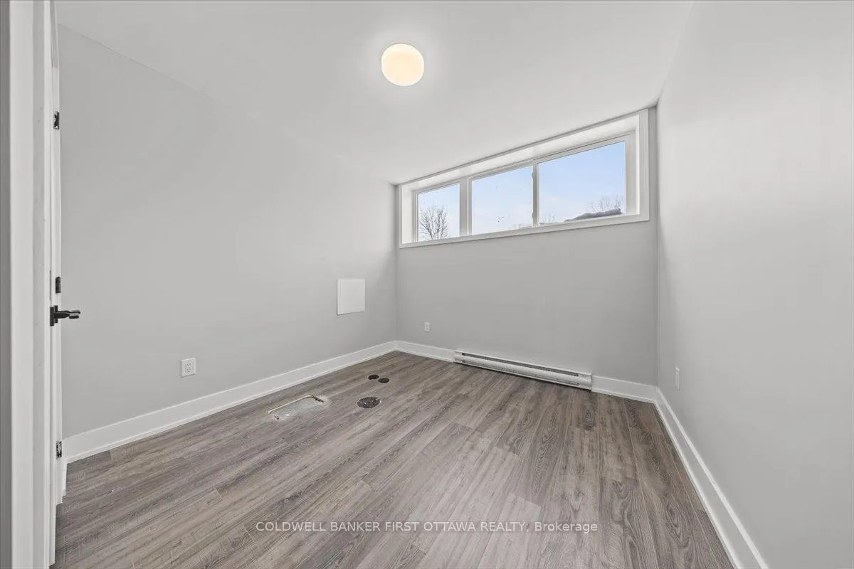 Photo 11 of Unit B, 20 Inverkip Avenue, Ottawa, Hunt Club Park/Greenboro — HOMEH