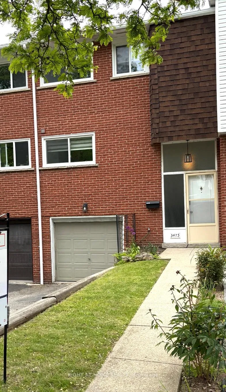 Front of 5473 Schueller Crescent