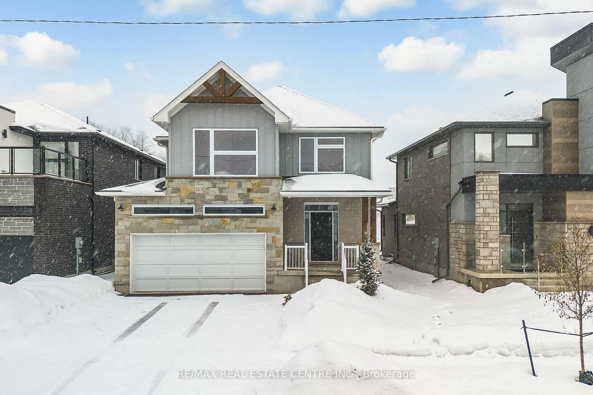 Photo 2 of 223 Otterbein Road, Kitchener — HOMEH