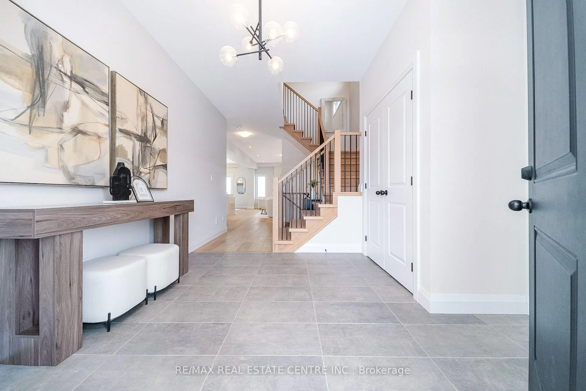 Photo 3 of 223 Otterbein Road, Kitchener — HOMEH