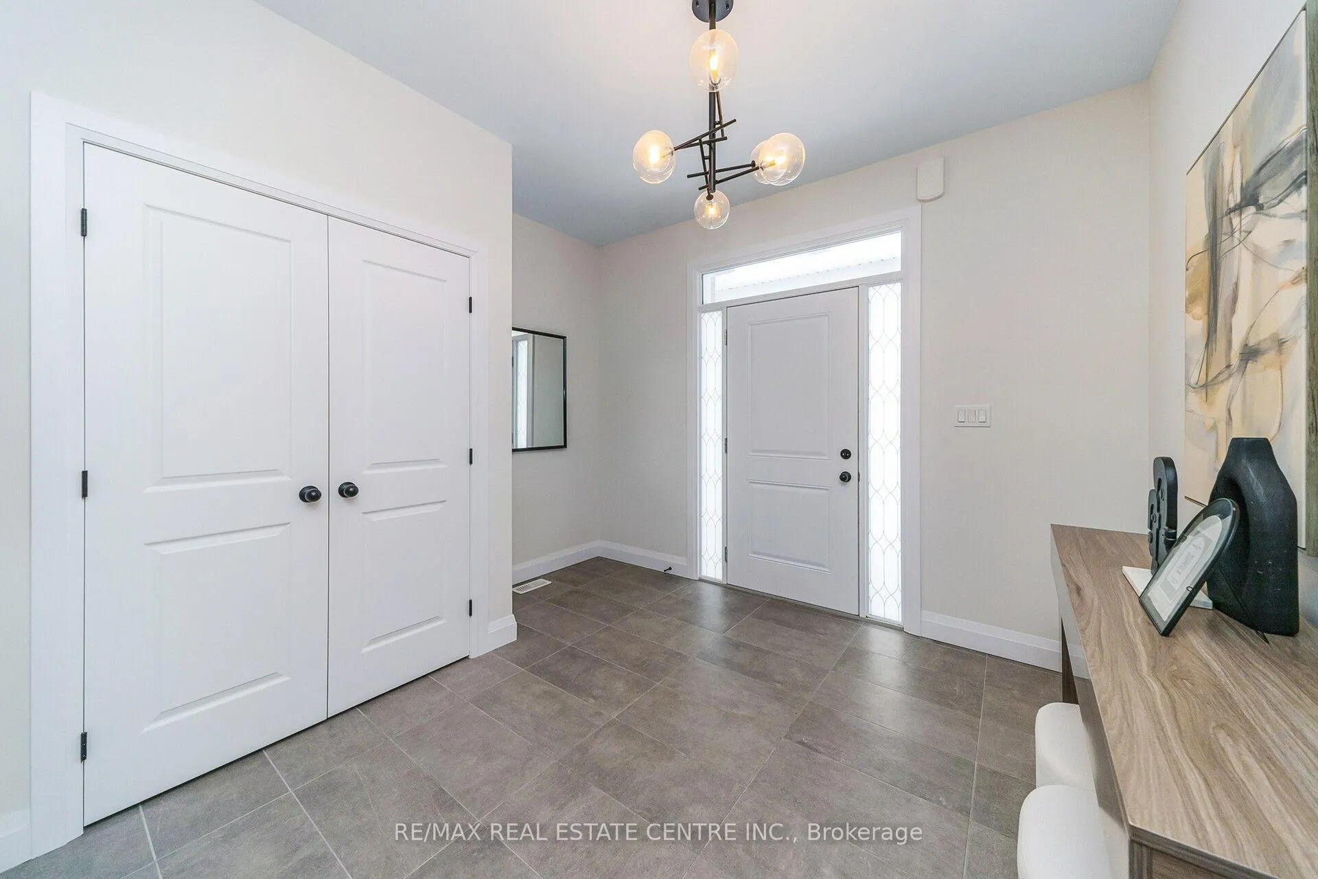 Photo 5 of 223 Otterbein Road, Kitchener — HOMEH