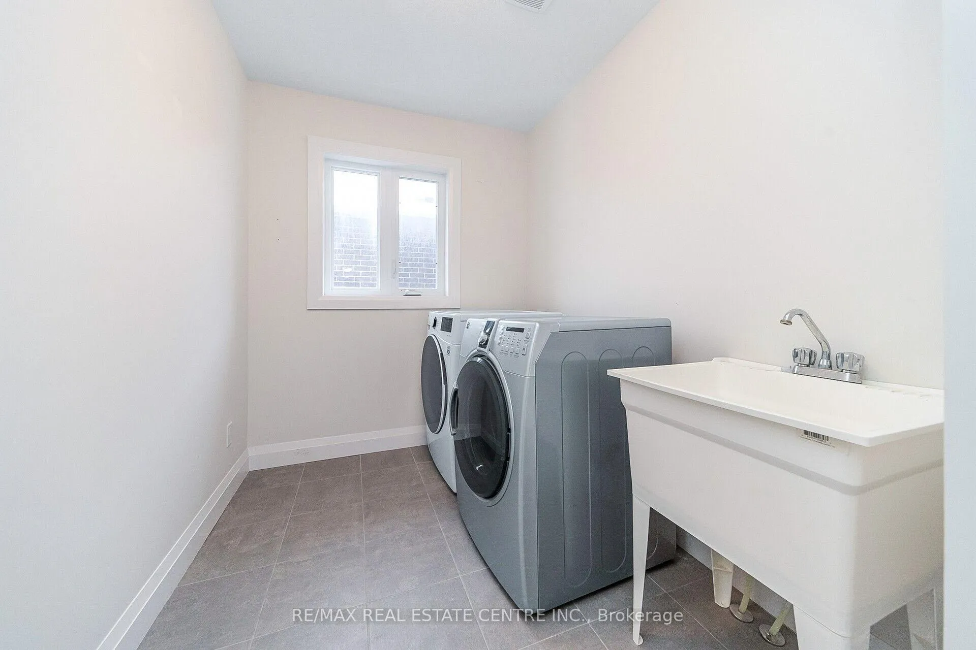 Photo 25 of 223 Otterbein Road, Kitchener — HOMEH