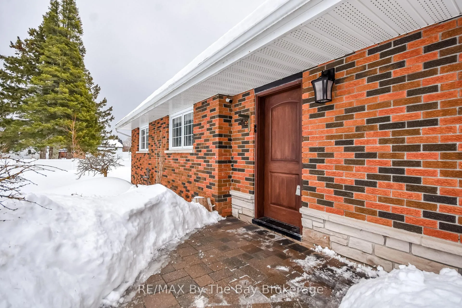 Photo 2 of 111 Balm Beach Road E, Tiny, Rural Tiny — HOMEH
