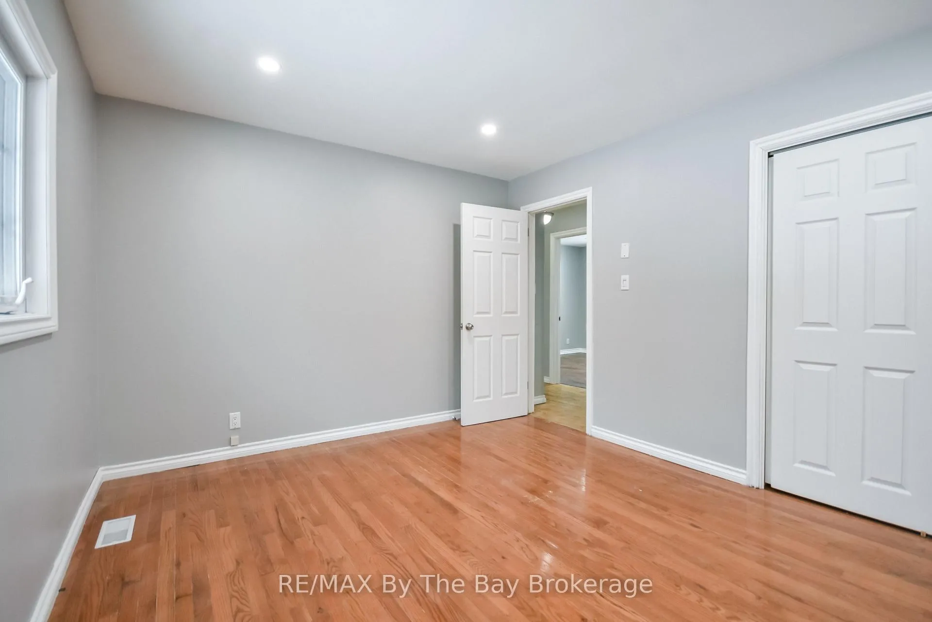 Photo 33 of 111 Balm Beach Road E, Tiny, Rural Tiny — HOMEH