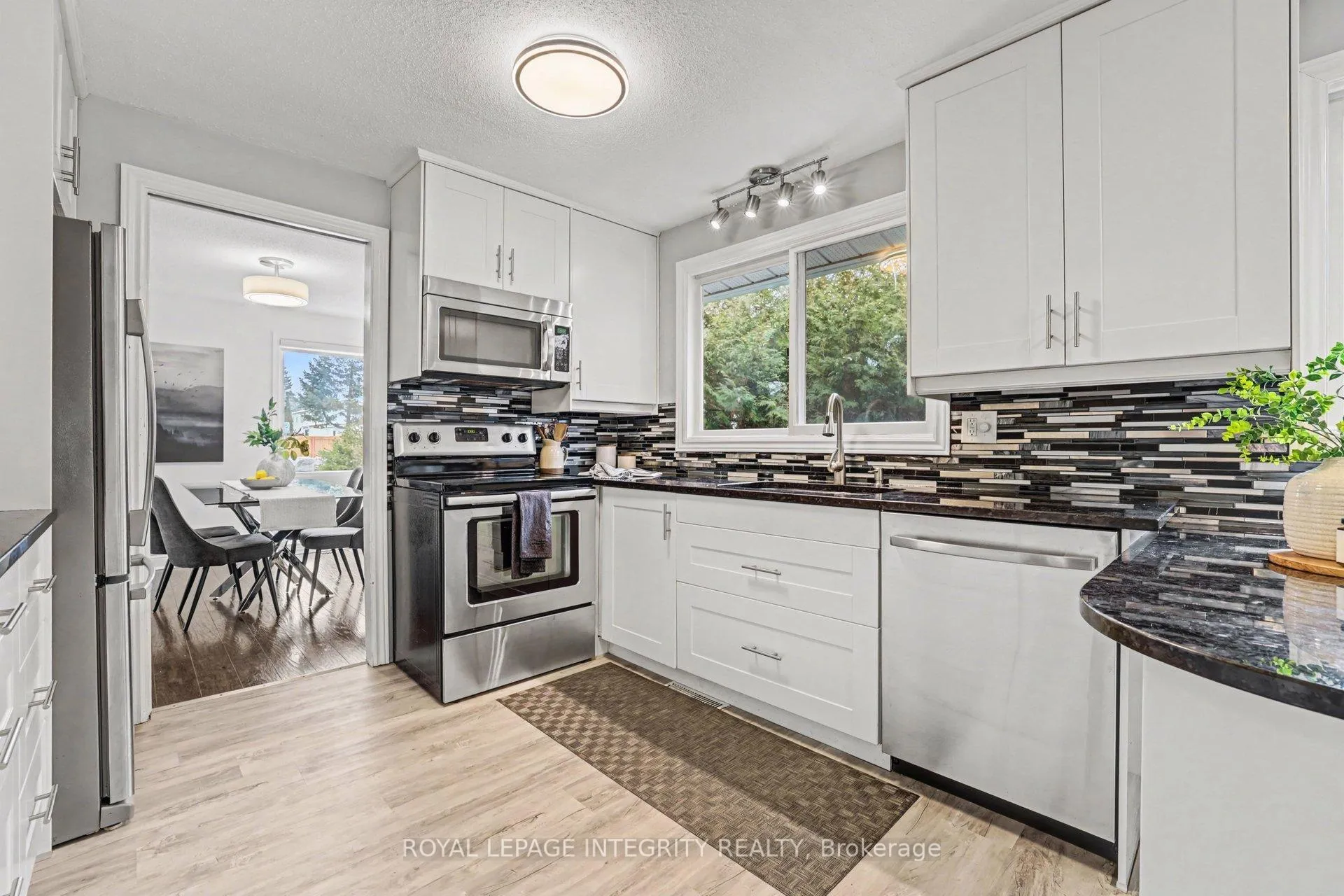 Photo 10 of 185 Withrow Avenue, Ottawa, Meadowlands/St. Claire Gardens — HOMEH