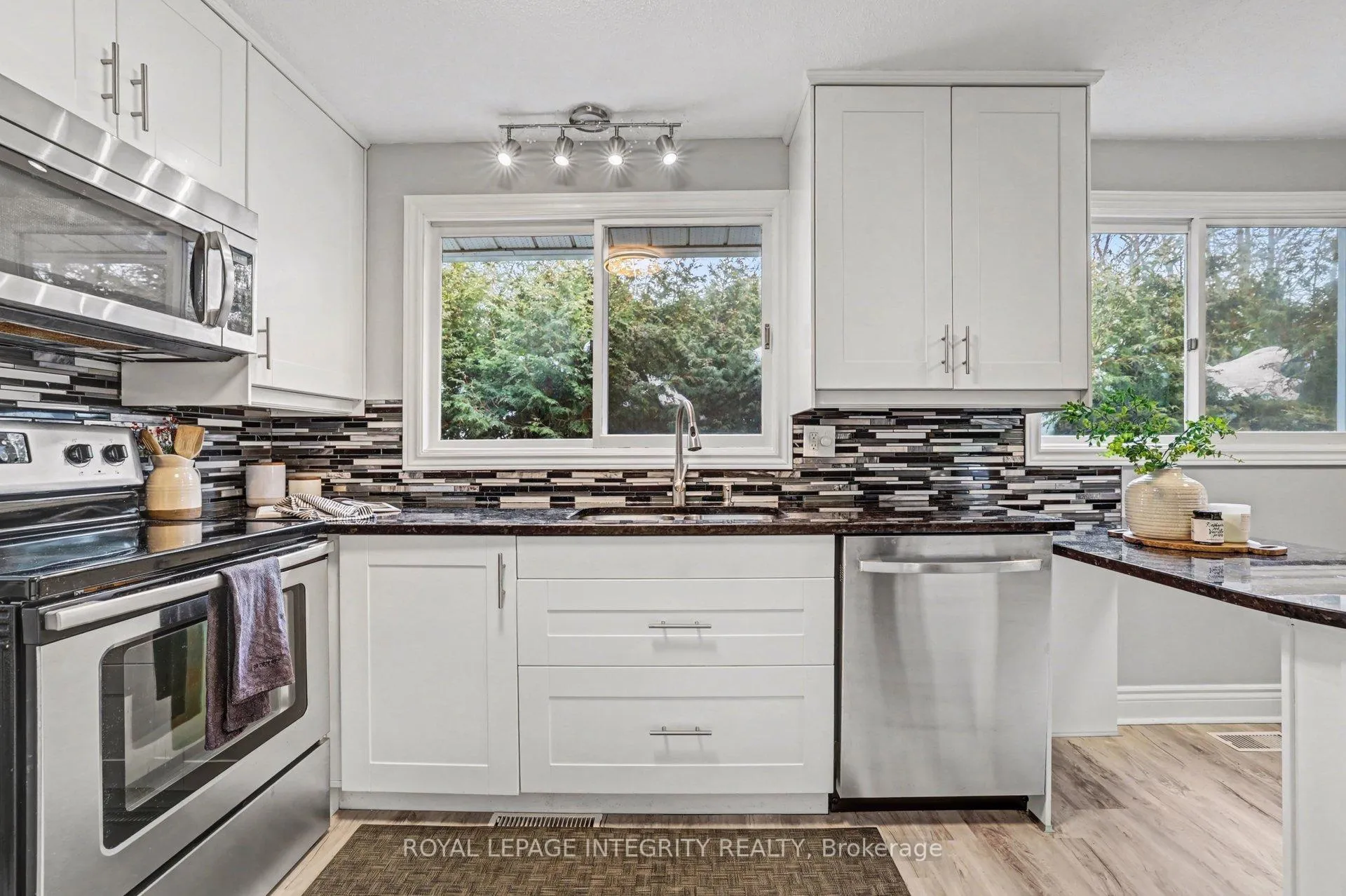 Photo 12 of 185 Withrow Avenue, Ottawa, Meadowlands/St. Claire Gardens — HOMEH