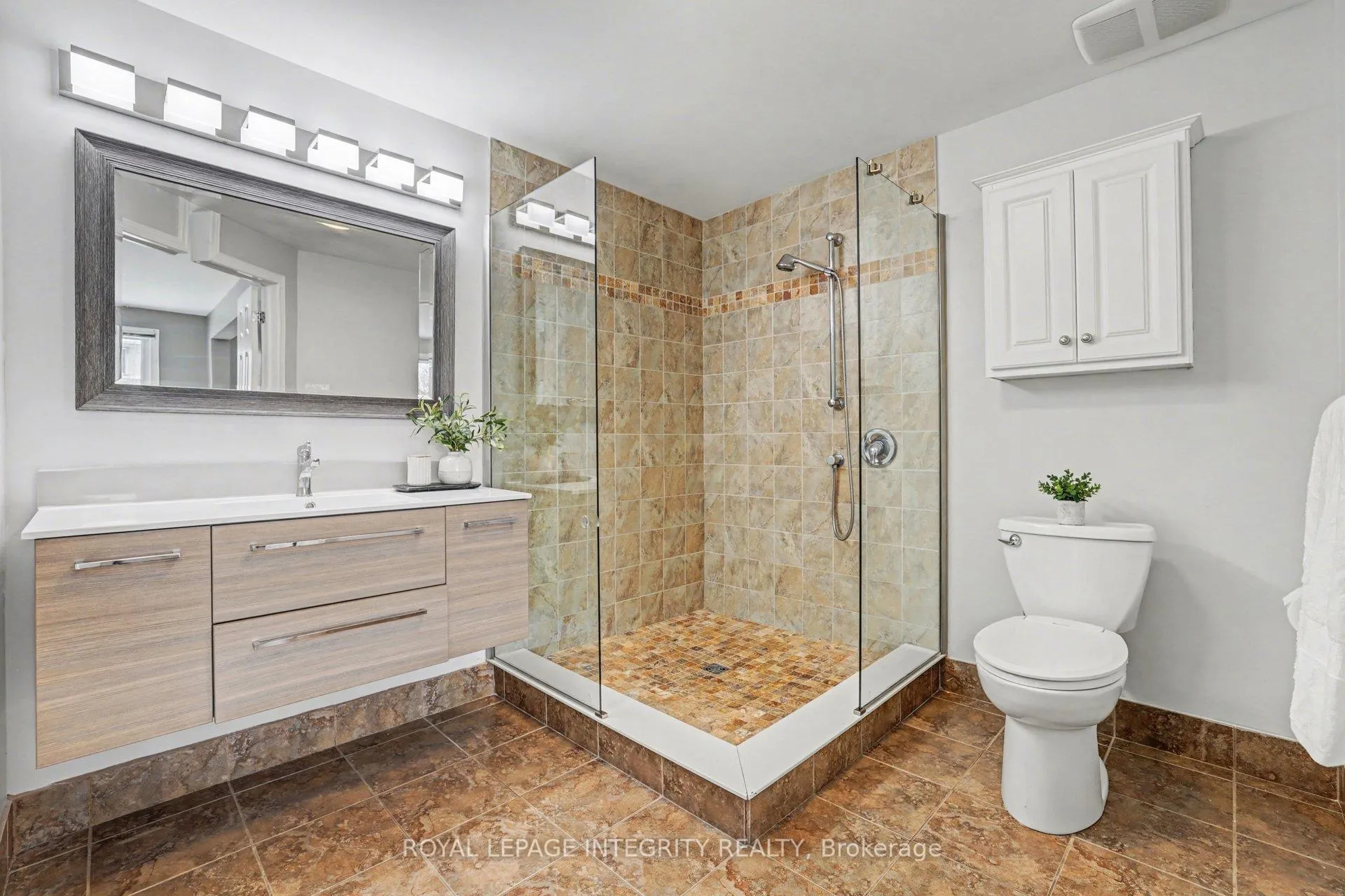 Photo 21 of 185 Withrow Avenue, Ottawa, Meadowlands/St. Claire Gardens — HOMEH