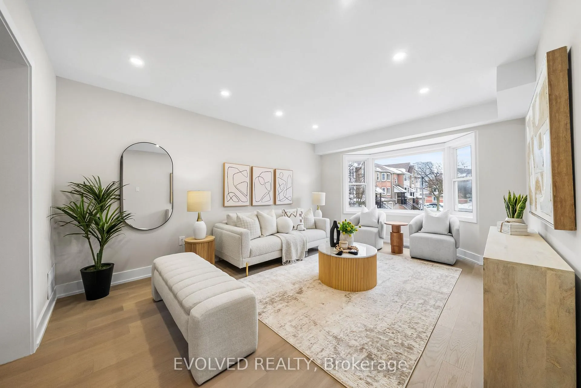 Photo 2 of 12 Tova Place, Vaughan, Beverley Glen — HOMEH