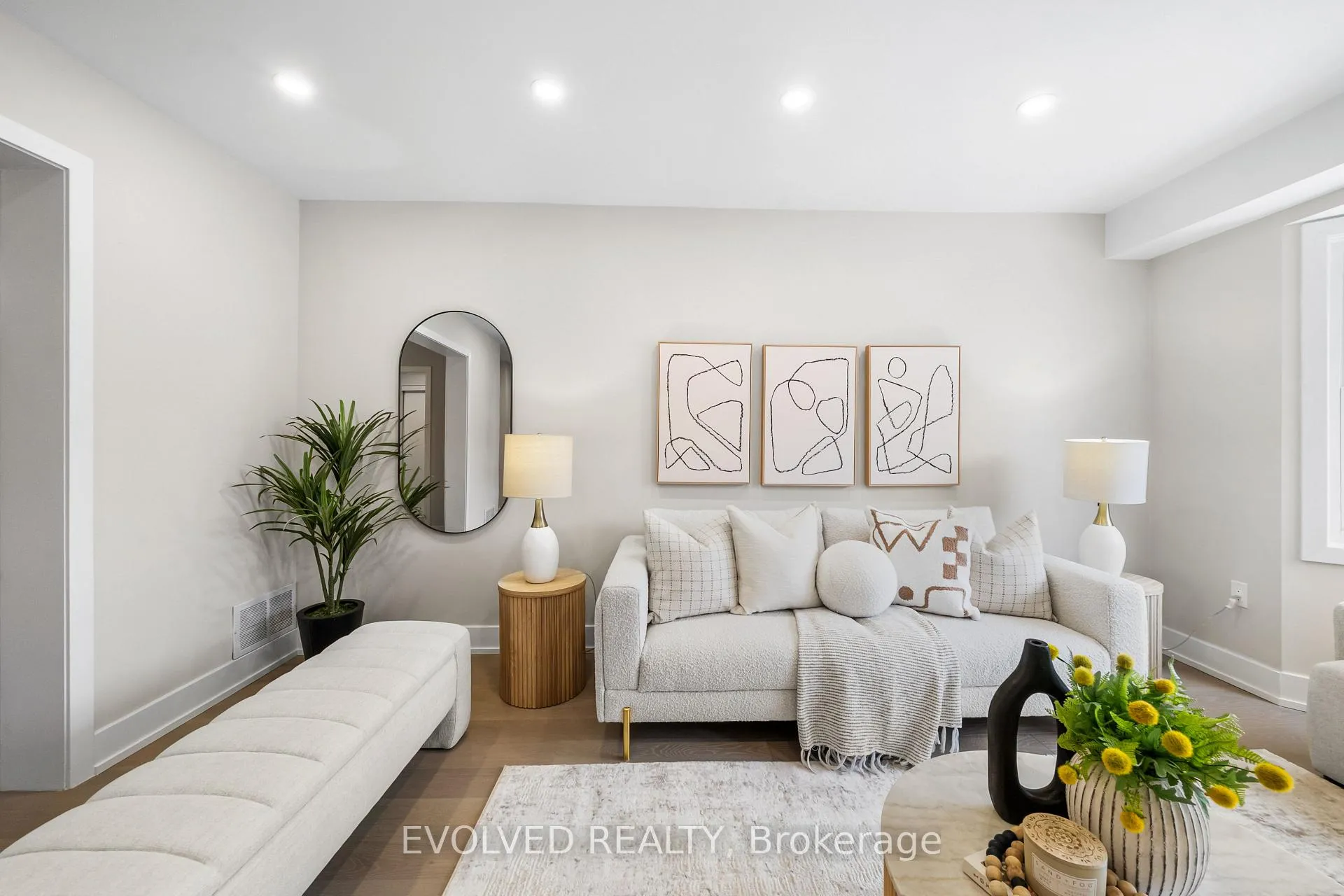 Photo 4 of 12 Tova Place, Vaughan, Beverley Glen — HOMEH