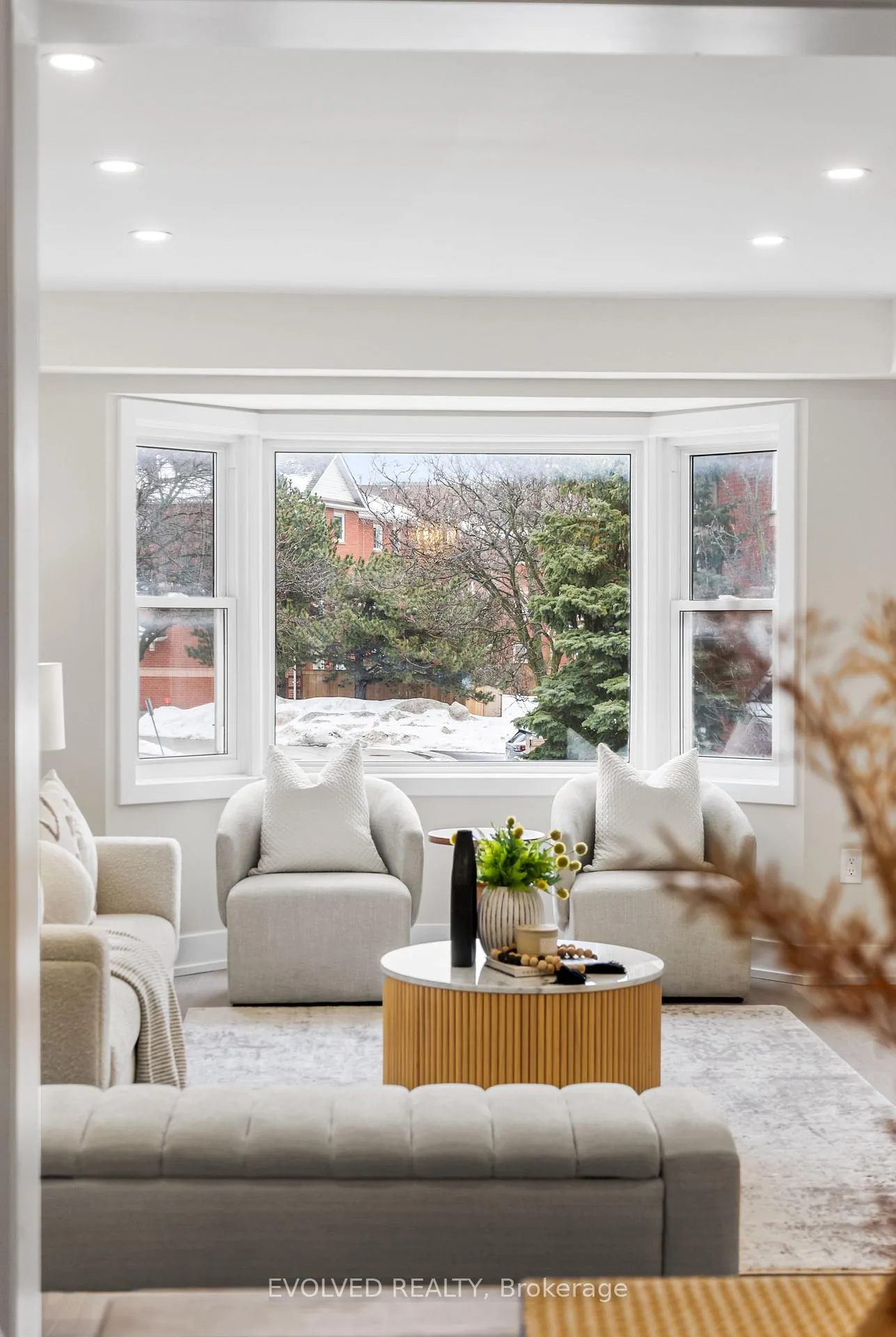 Photo 5 of 12 Tova Place, Vaughan, Beverley Glen — HOMEH