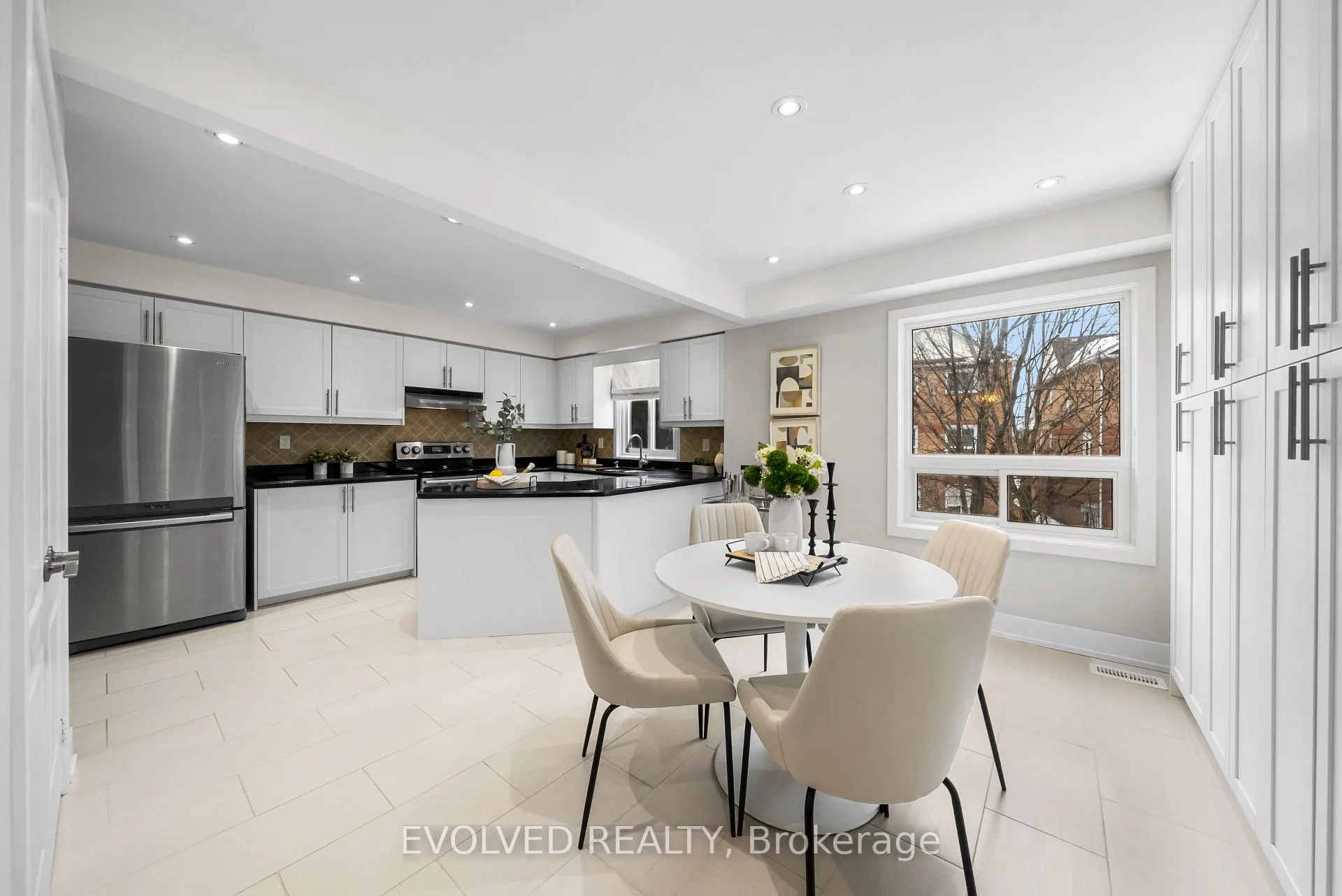 Photo 10 of 12 Tova Place, Vaughan, Beverley Glen — HOMEH