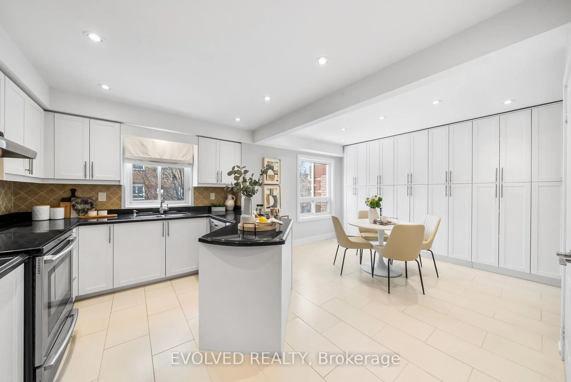 Photo 13 of 12 Tova Place, Vaughan, Beverley Glen — HOMEH