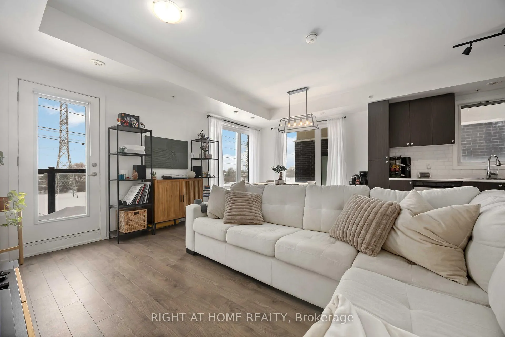 Photo 4 of Unit 220, 1555 Kingston Road, Pickering, Town Centre — HOMEH