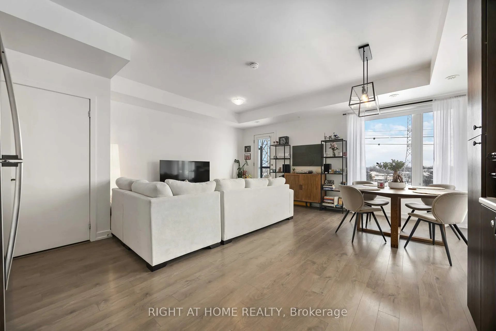 Photo 5 of Unit 220, 1555 Kingston Road, Pickering, Town Centre — HOMEH