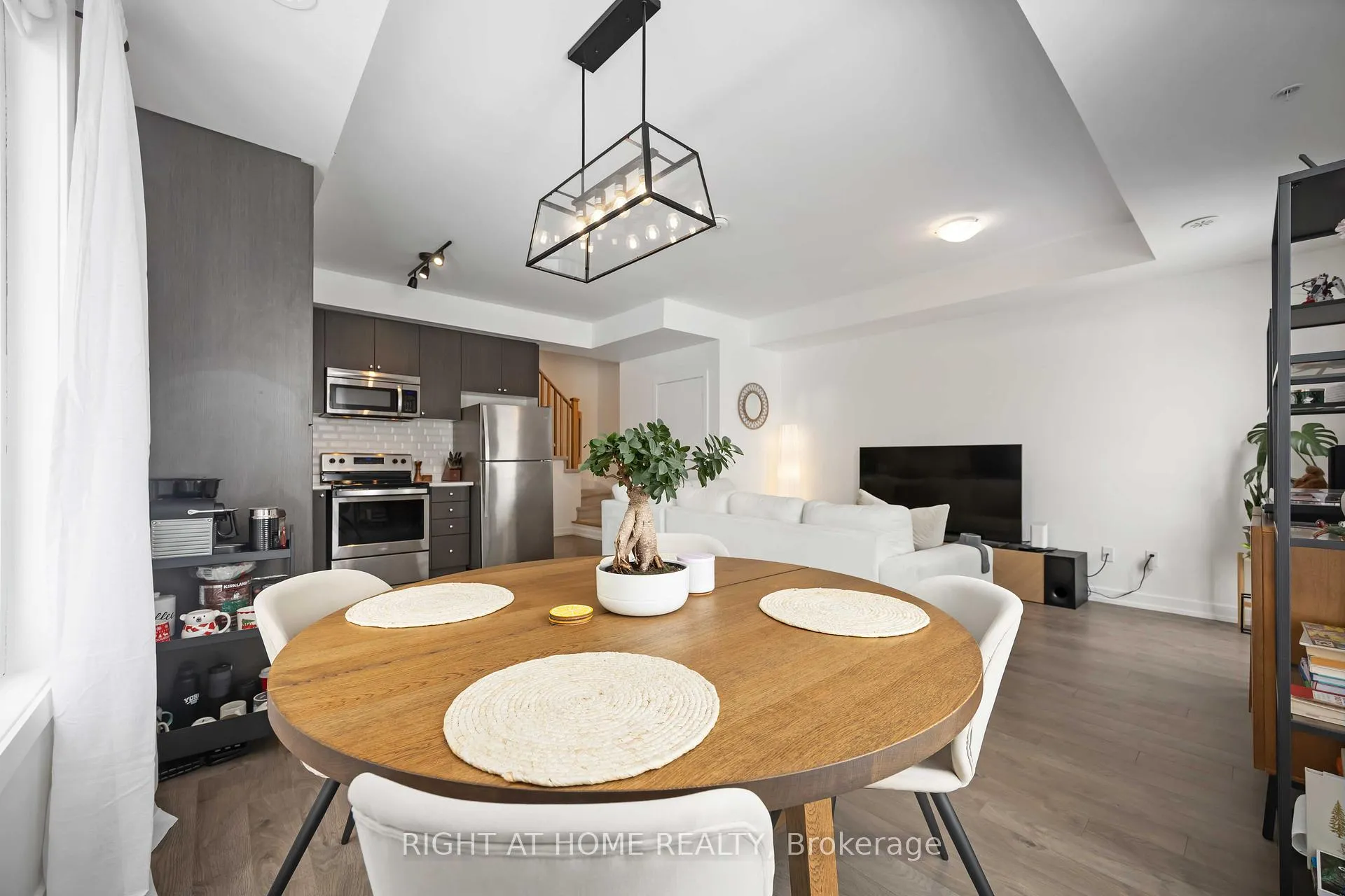 Photo 11 of Unit 220, 1555 Kingston Road, Pickering, Town Centre — HOMEH