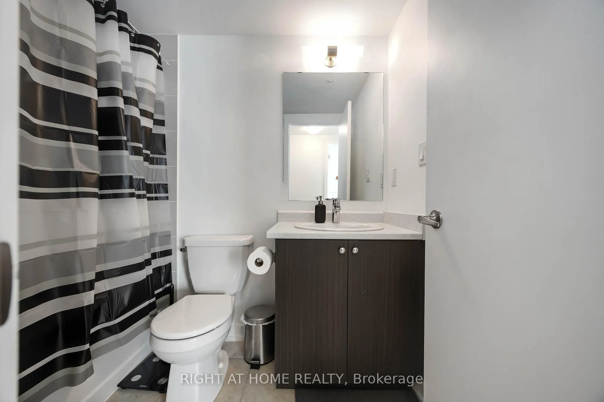 Photo 13 of Unit 220, 1555 Kingston Road, Pickering, Town Centre — HOMEH