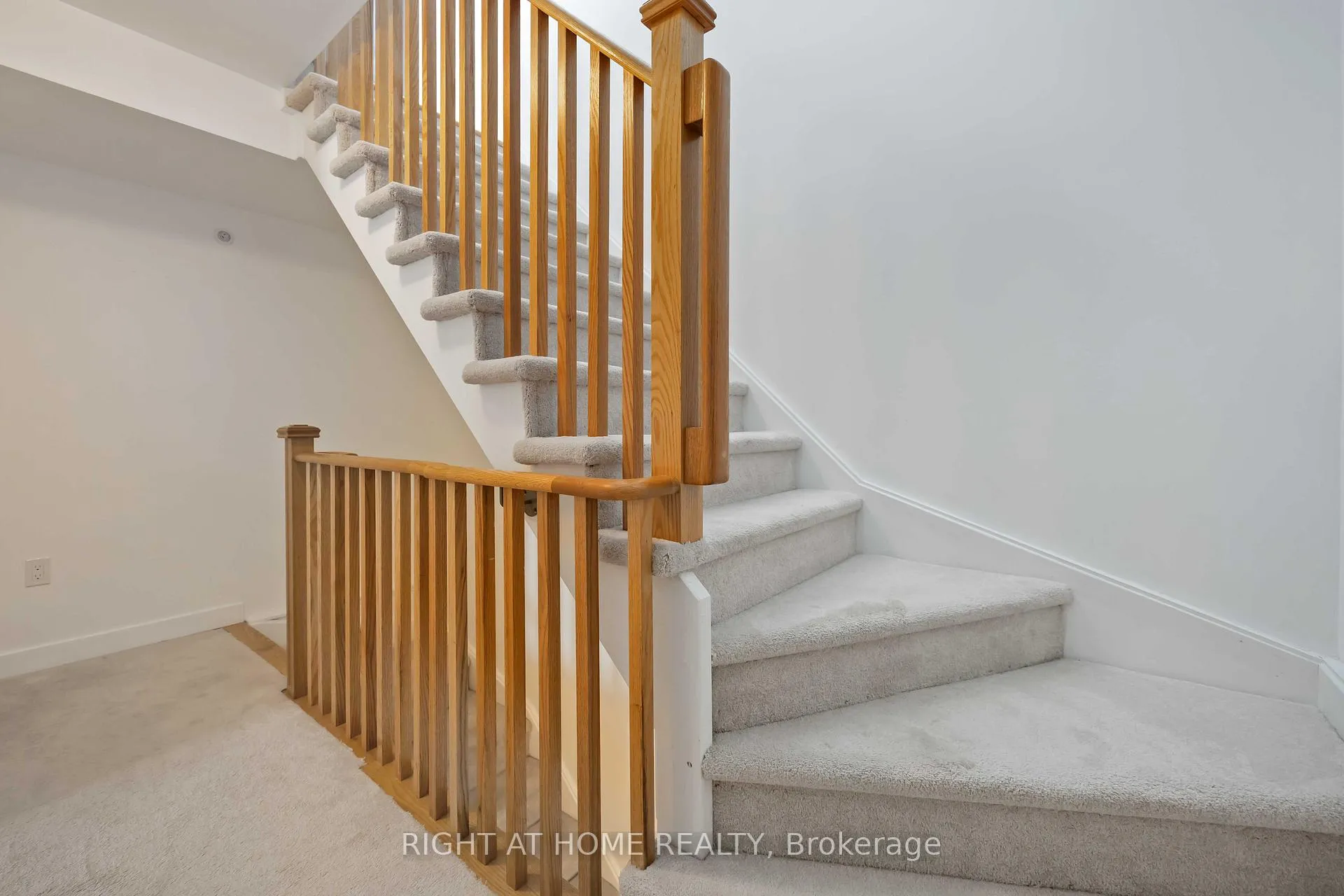 Photo 19 of Unit 220, 1555 Kingston Road, Pickering, Town Centre — HOMEH