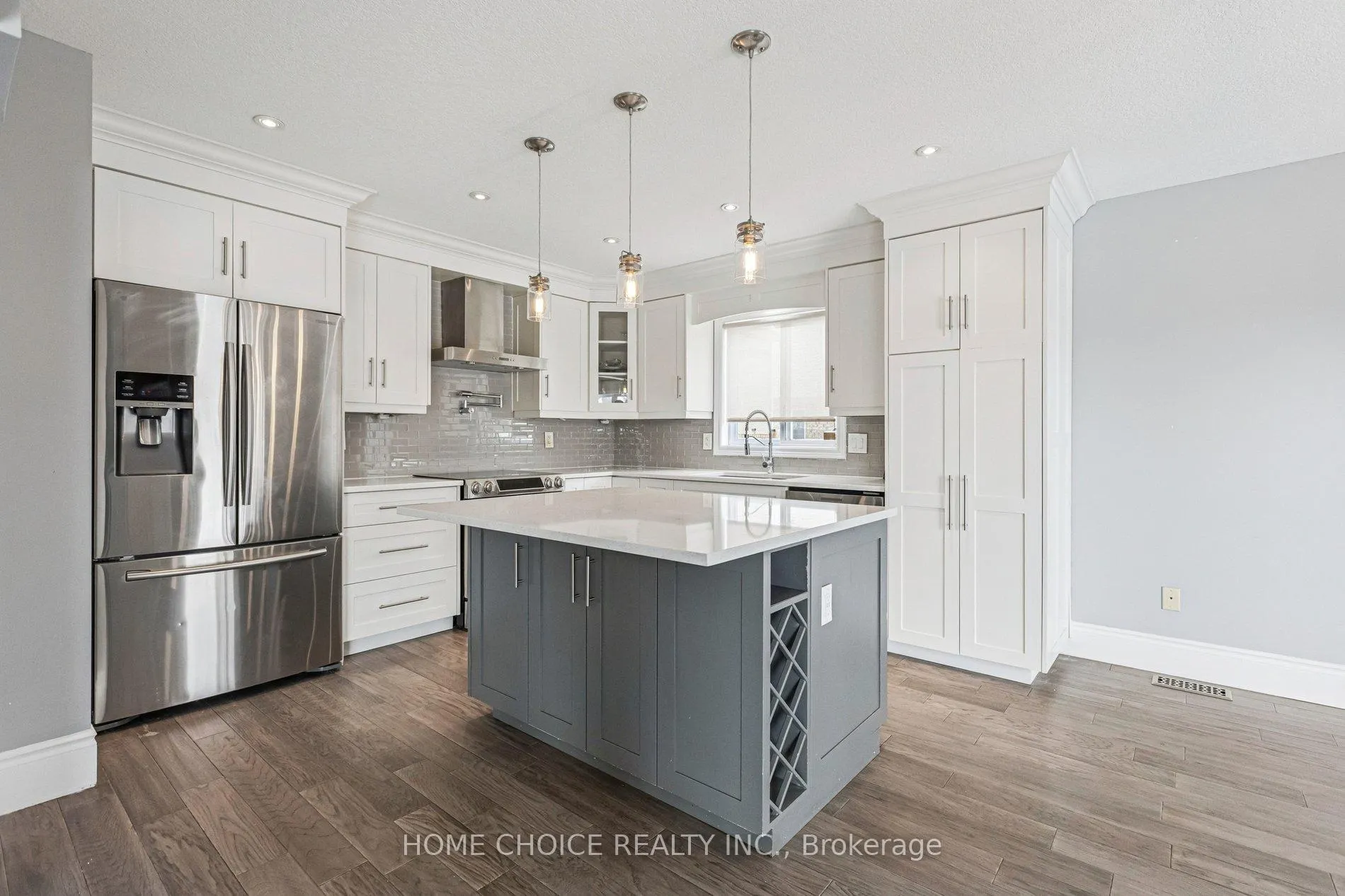 Photo 2 of 303 Hillcroft Court, Waterloo — HOMEH