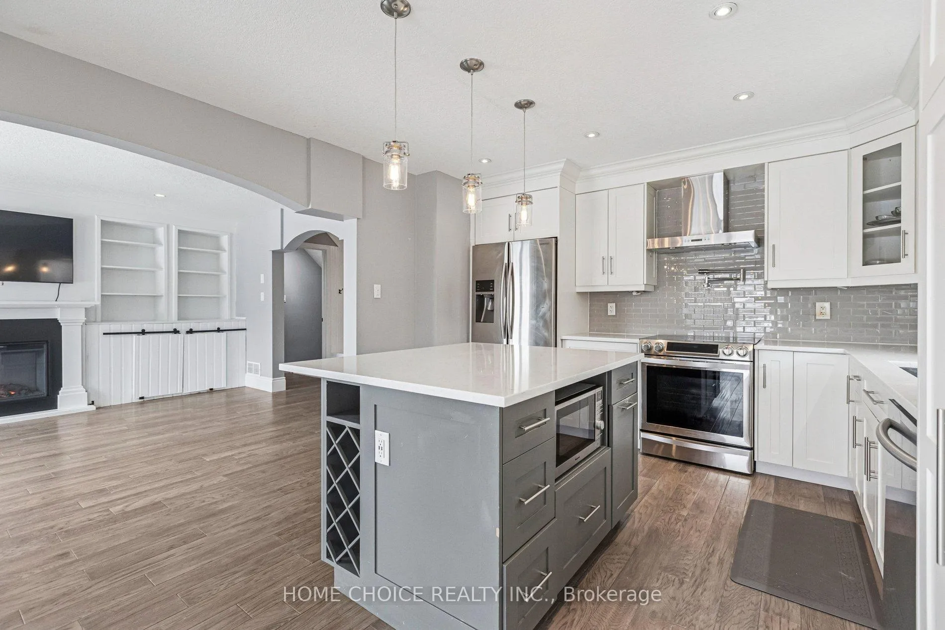 Photo 3 of 303 Hillcroft Court, Waterloo — HOMEH