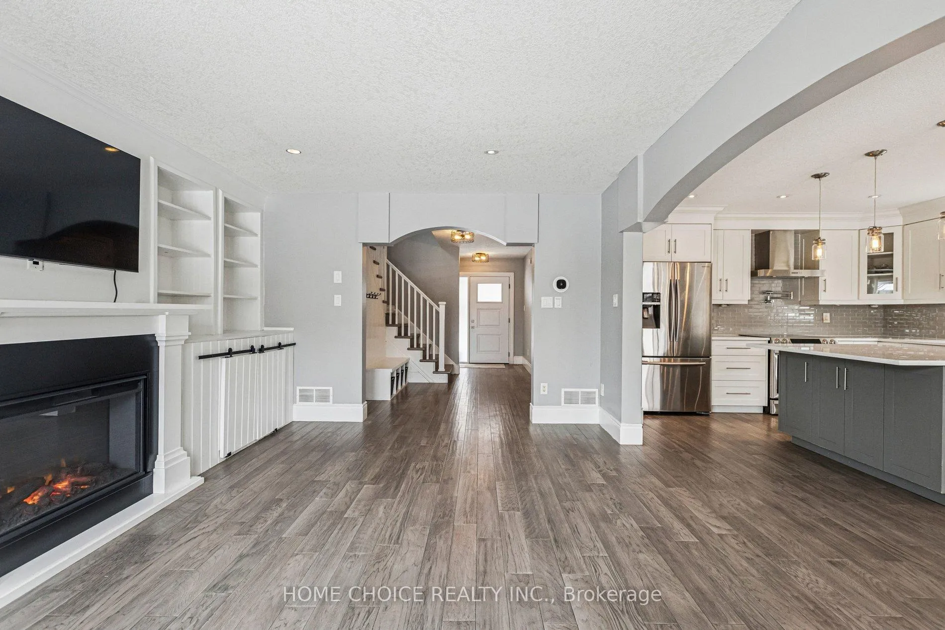 Photo 4 of 303 Hillcroft Court, Waterloo — HOMEH