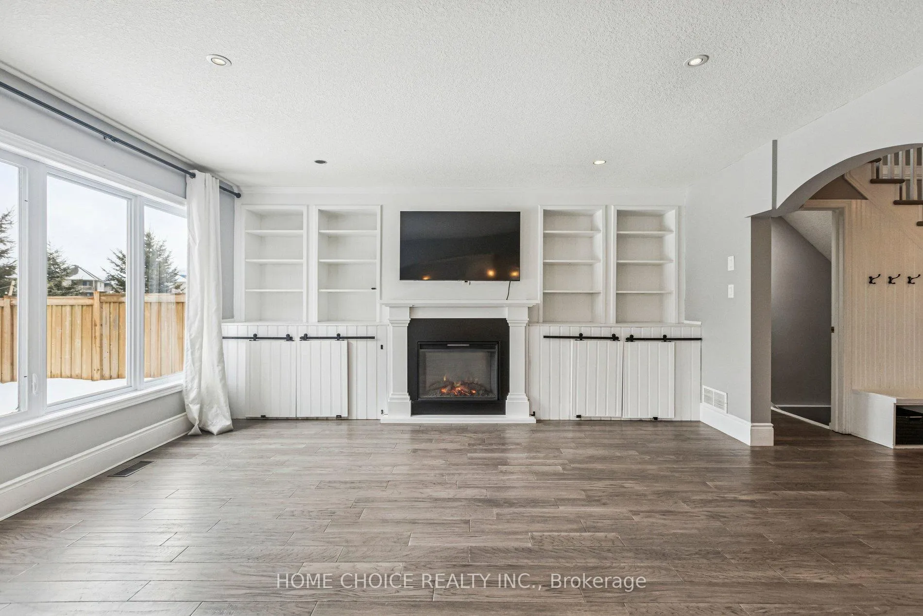 Photo 5 of 303 Hillcroft Court, Waterloo — HOMEH