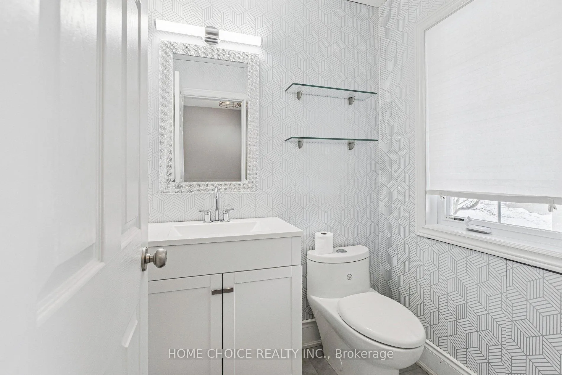 Photo 7 of 303 Hillcroft Court, Waterloo — HOMEH