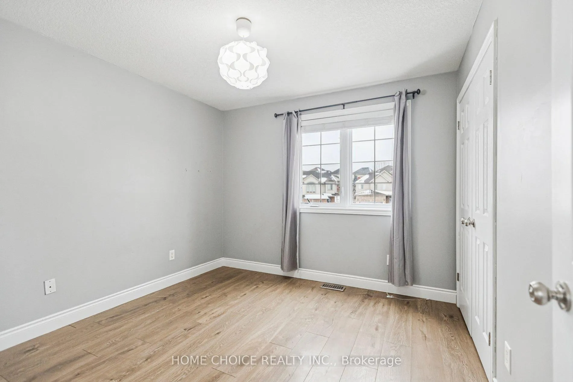 Photo 9 of 303 Hillcroft Court, Waterloo — HOMEH
