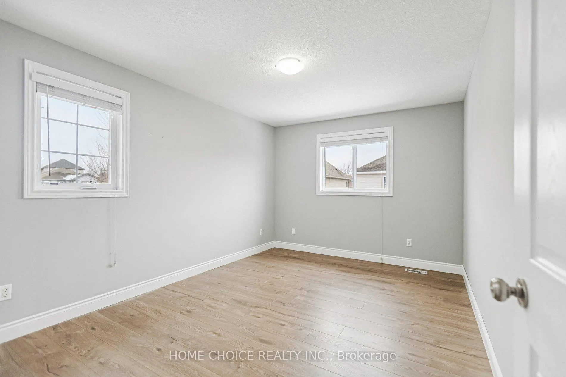 Photo 10 of 303 Hillcroft Court, Waterloo — HOMEH