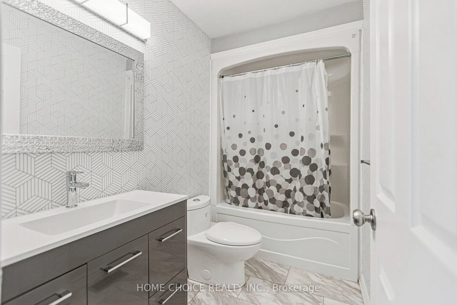 Photo 11 of 303 Hillcroft Court, Waterloo — HOMEH