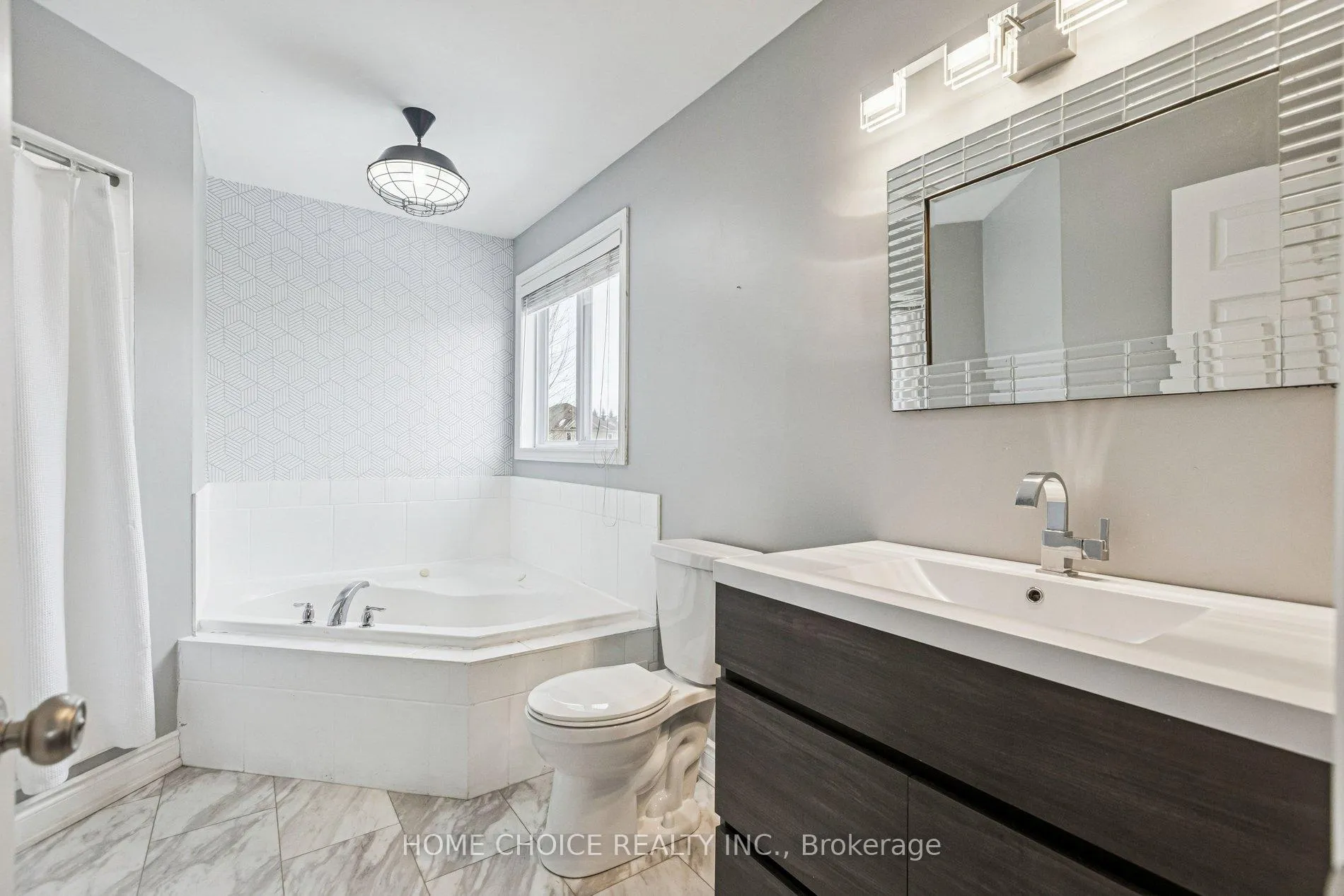Photo 14 of 303 Hillcroft Court, Waterloo — HOMEH