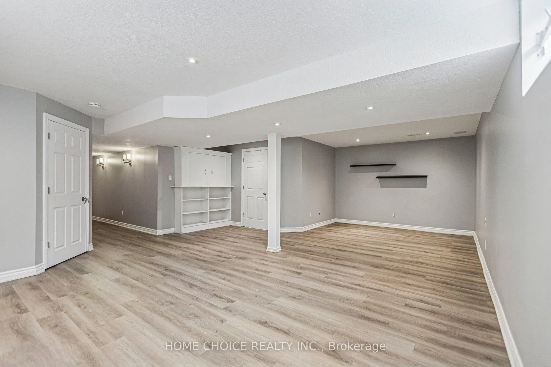 Photo 15 of 303 Hillcroft Court, Waterloo — HOMEH
