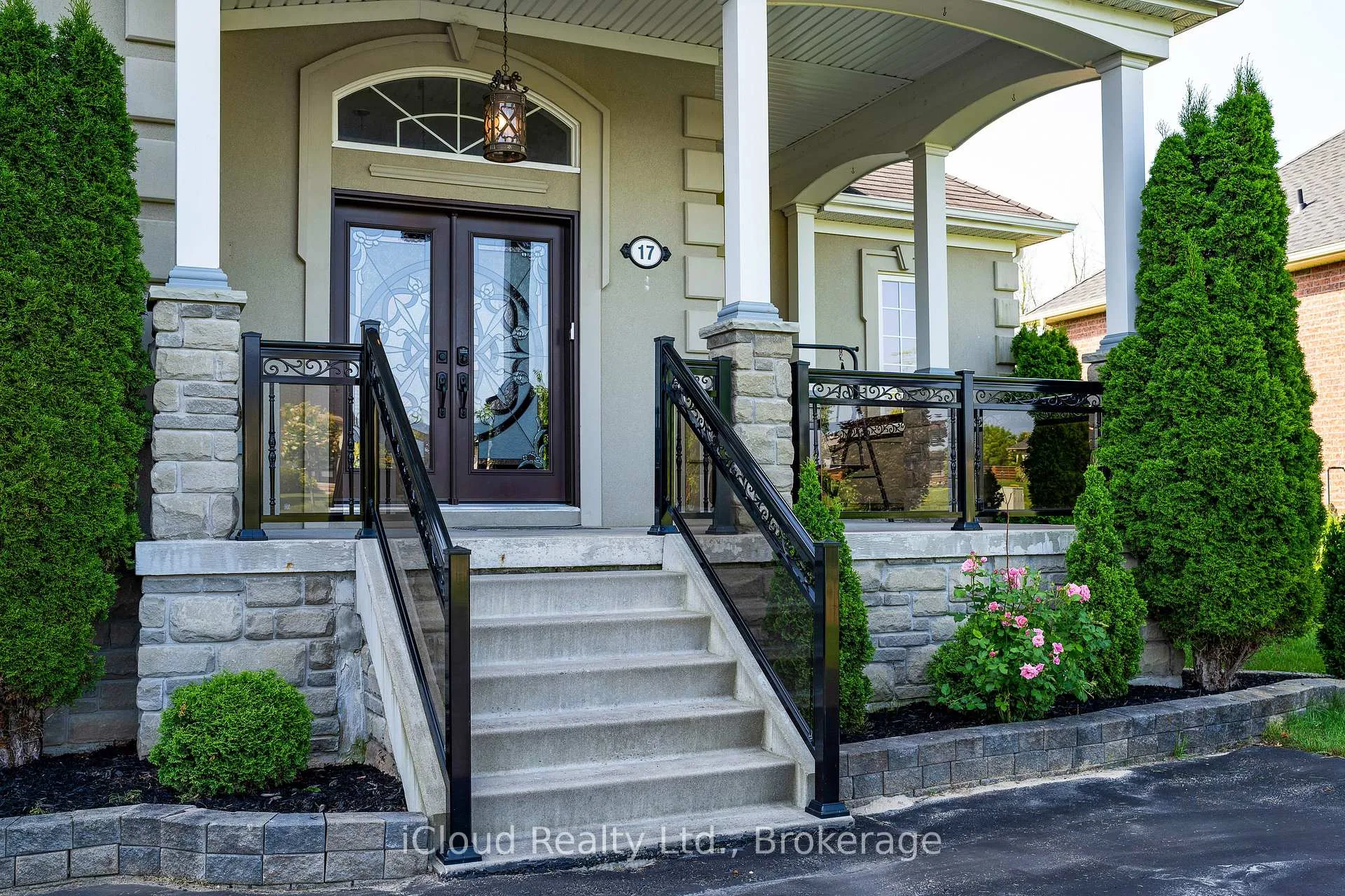 Photo 3 of 17 Maple Drive, Wasaga Beach — HOMEH