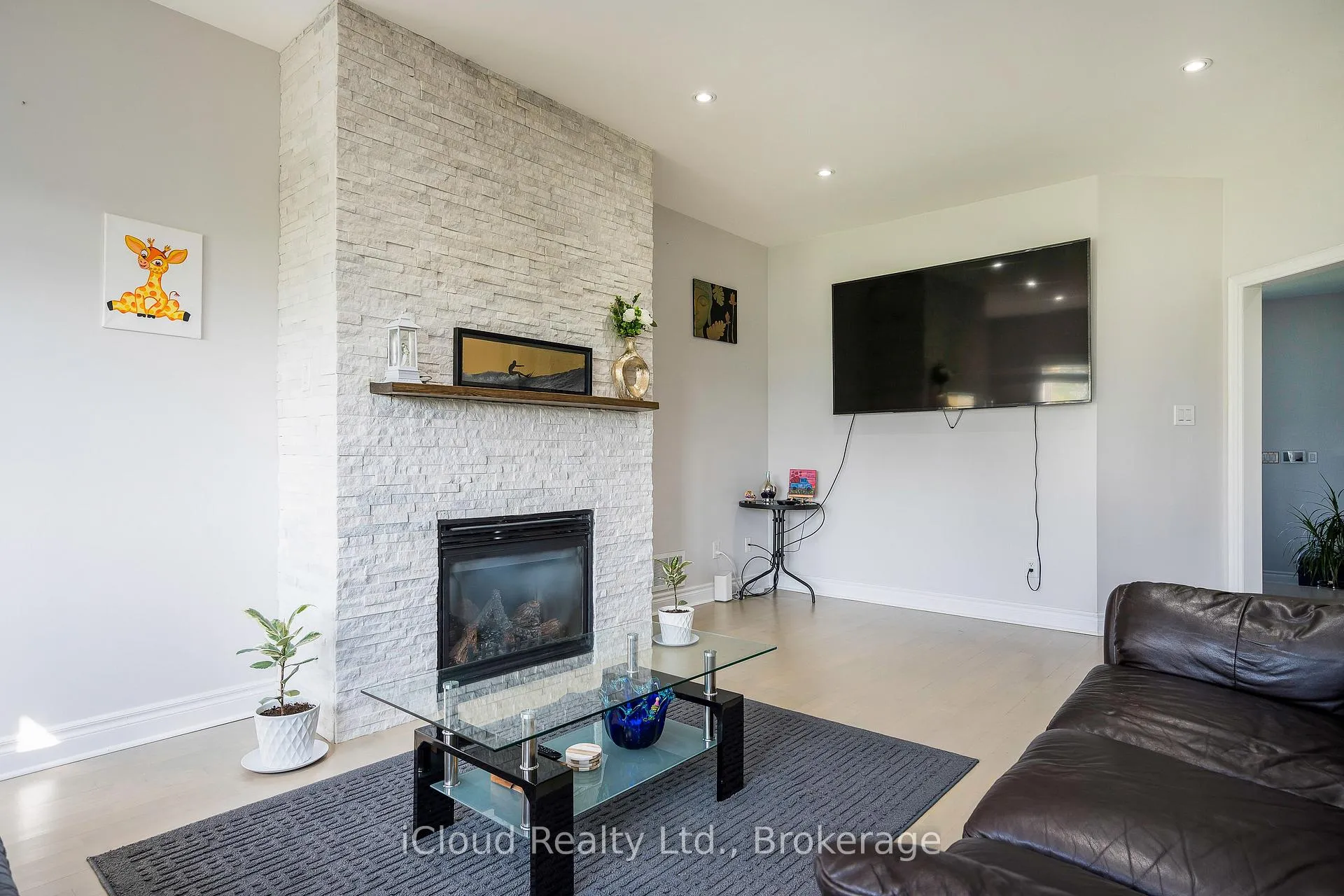 Photo 9 of 17 Maple Drive, Wasaga Beach — HOMEH