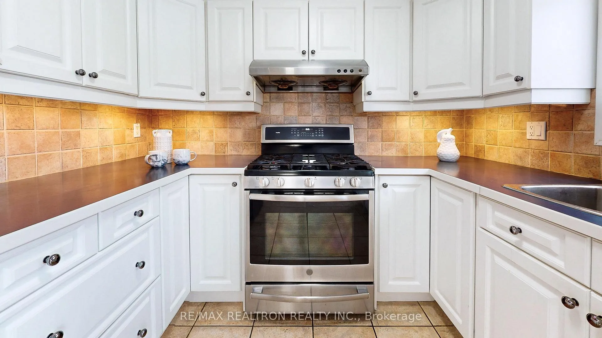 Photo 11 of 27 Ventris Drive, Ajax, Central West — HOMEH
