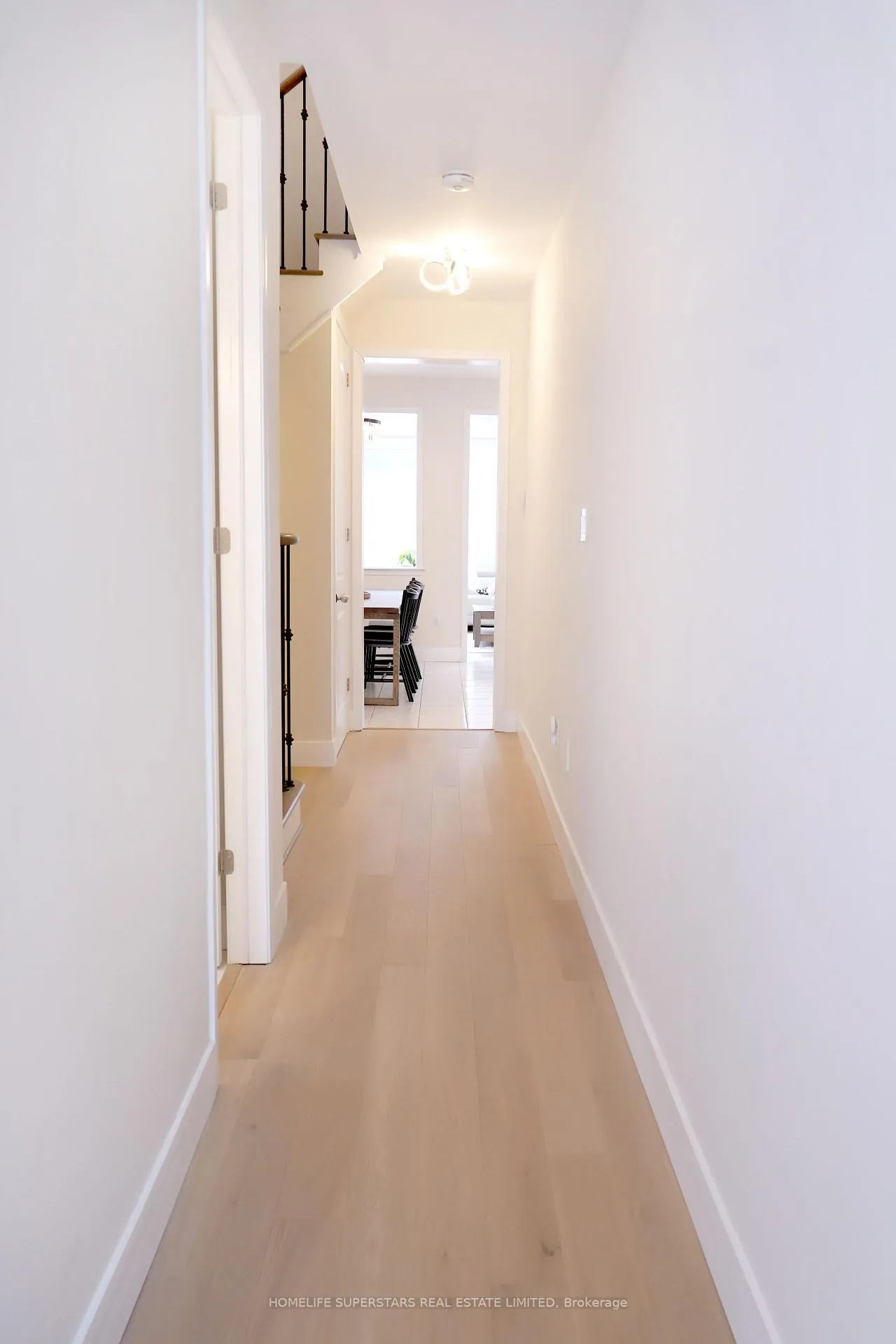 Photo 5 of 7777 Hackberry Trail, Niagara Falls, Brown — HOMEH