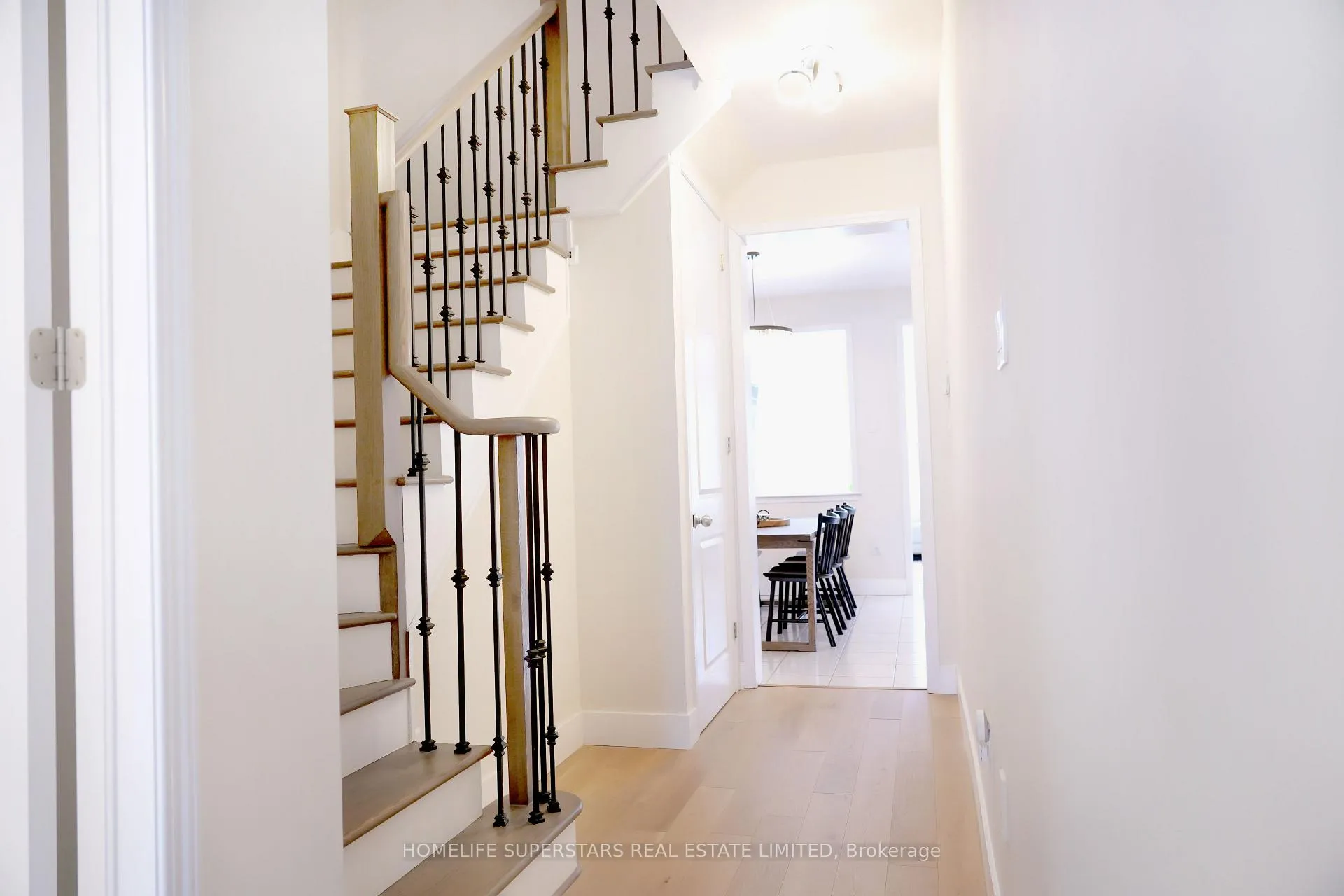 Photo 7 of 7777 Hackberry Trail, Niagara Falls, Brown — HOMEH