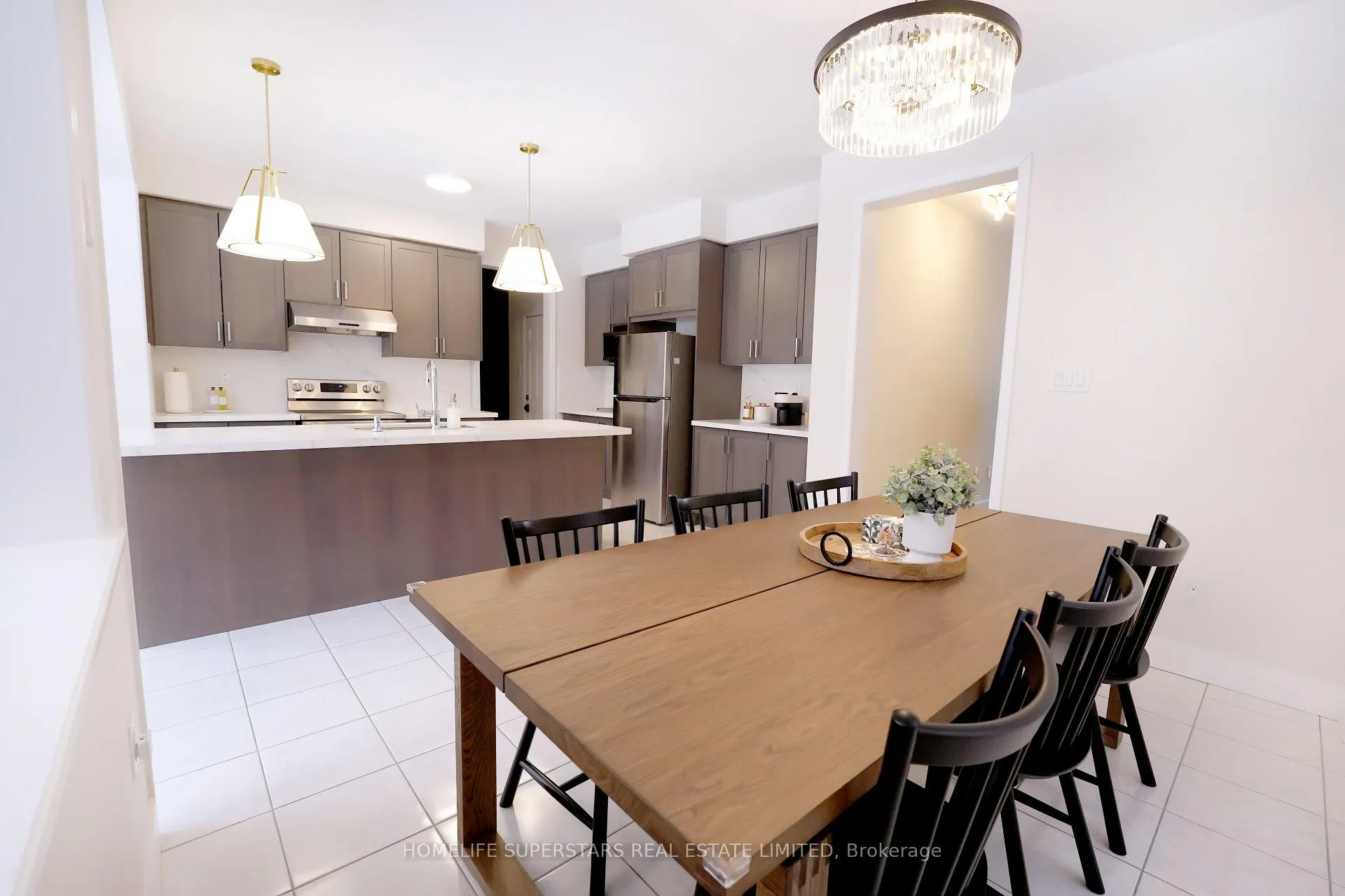 Photo 10 of 7777 Hackberry Trail, Niagara Falls, Brown — HOMEH