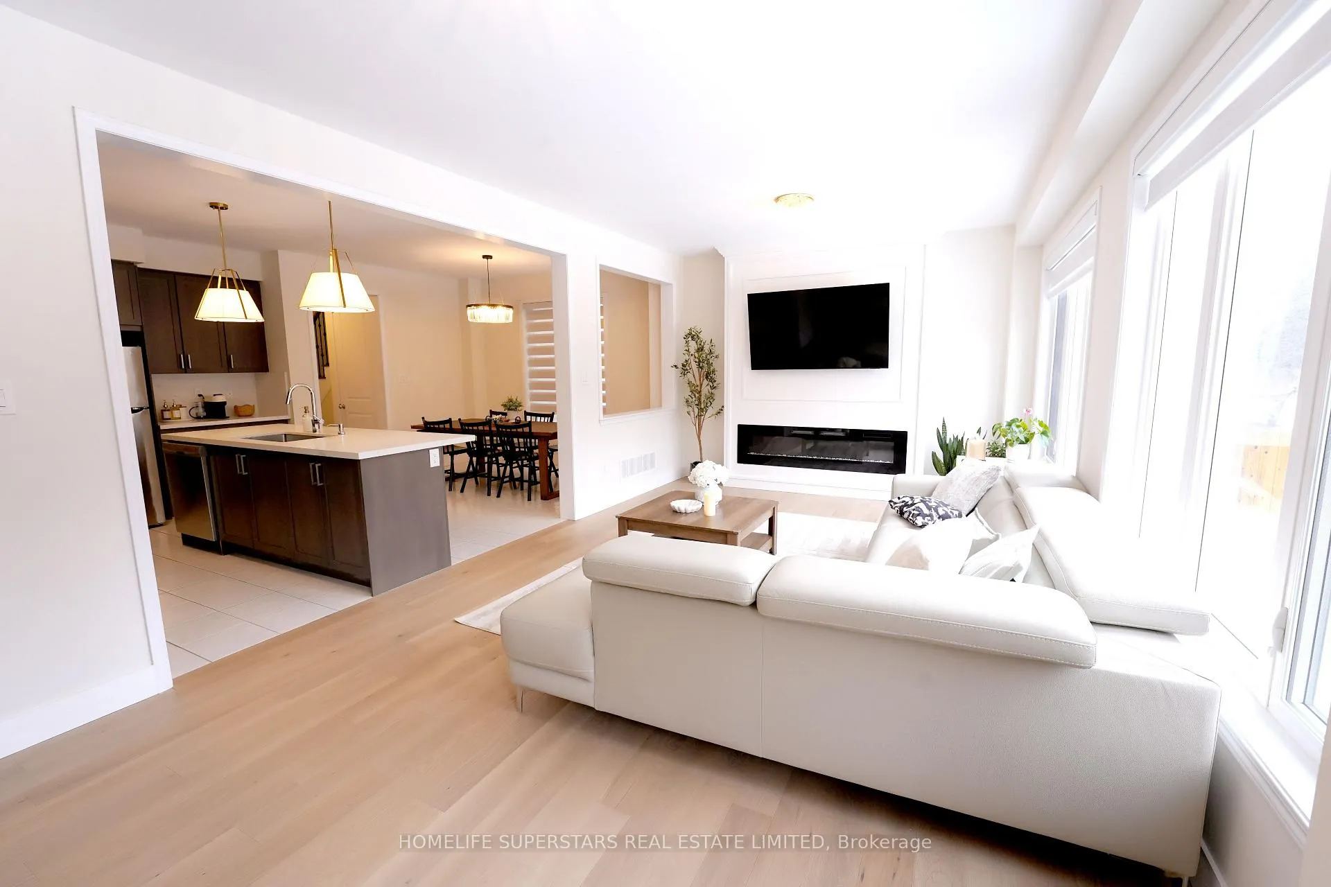 Photo 13 of 7777 Hackberry Trail, Niagara Falls, Brown — HOMEH
