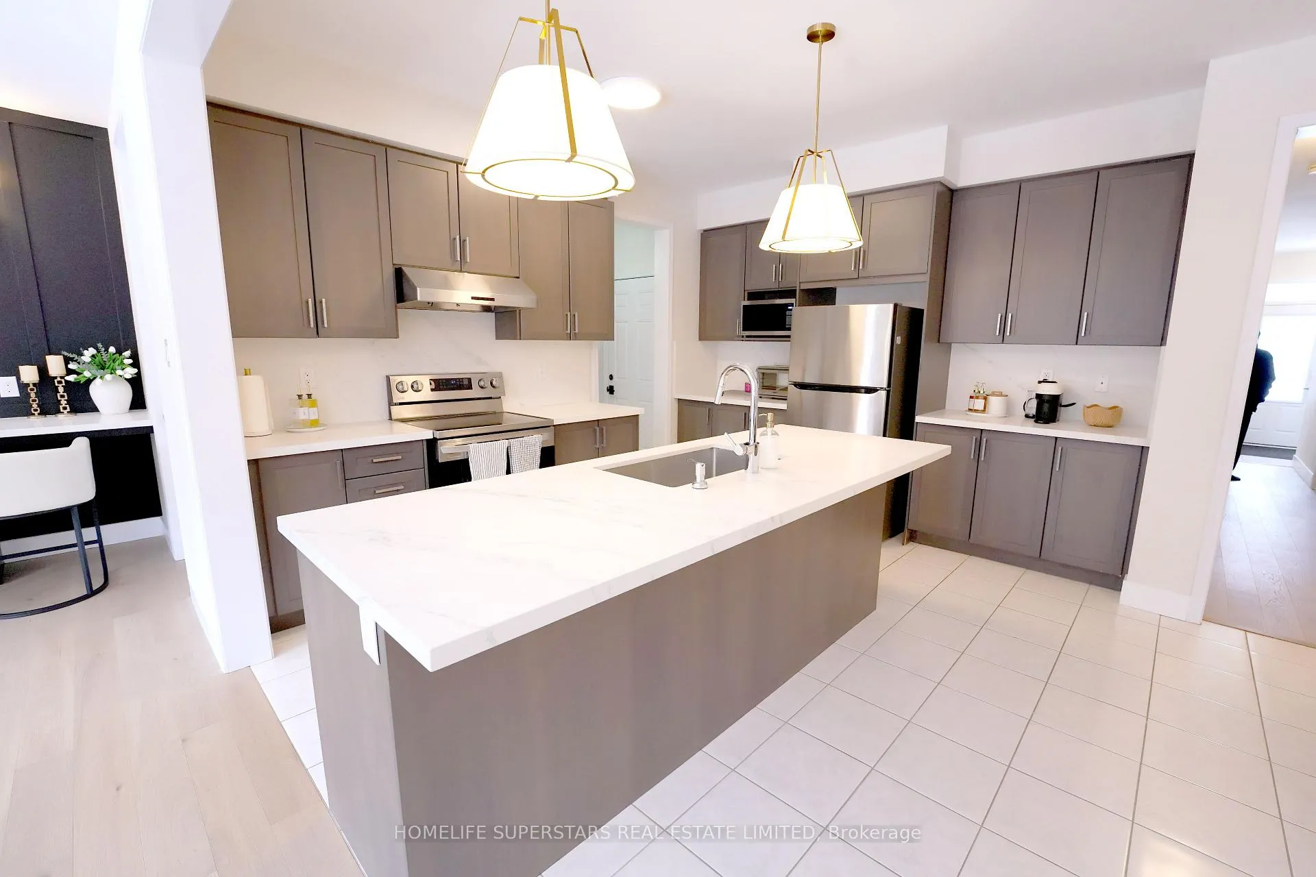 Photo 14 of 7777 Hackberry Trail, Niagara Falls, Brown — HOMEH