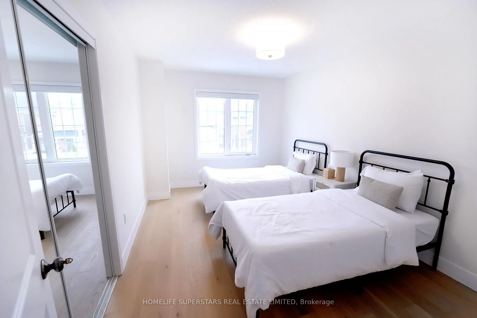 Photo 15 of 7777 Hackberry Trail, Niagara Falls, Brown — HOMEH